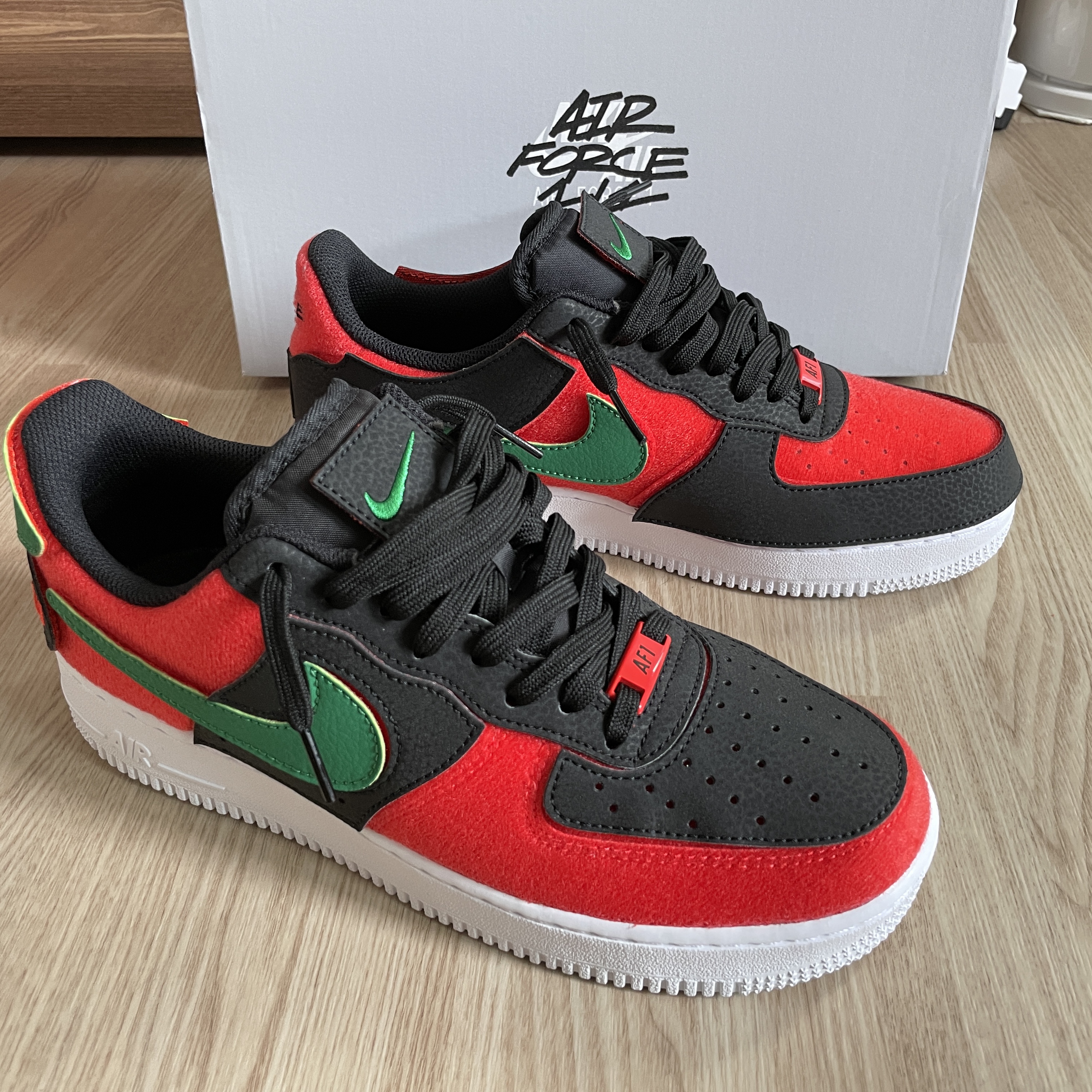 Nike Air Force 1/1 Custom Uptown 착용 스타일 - 1