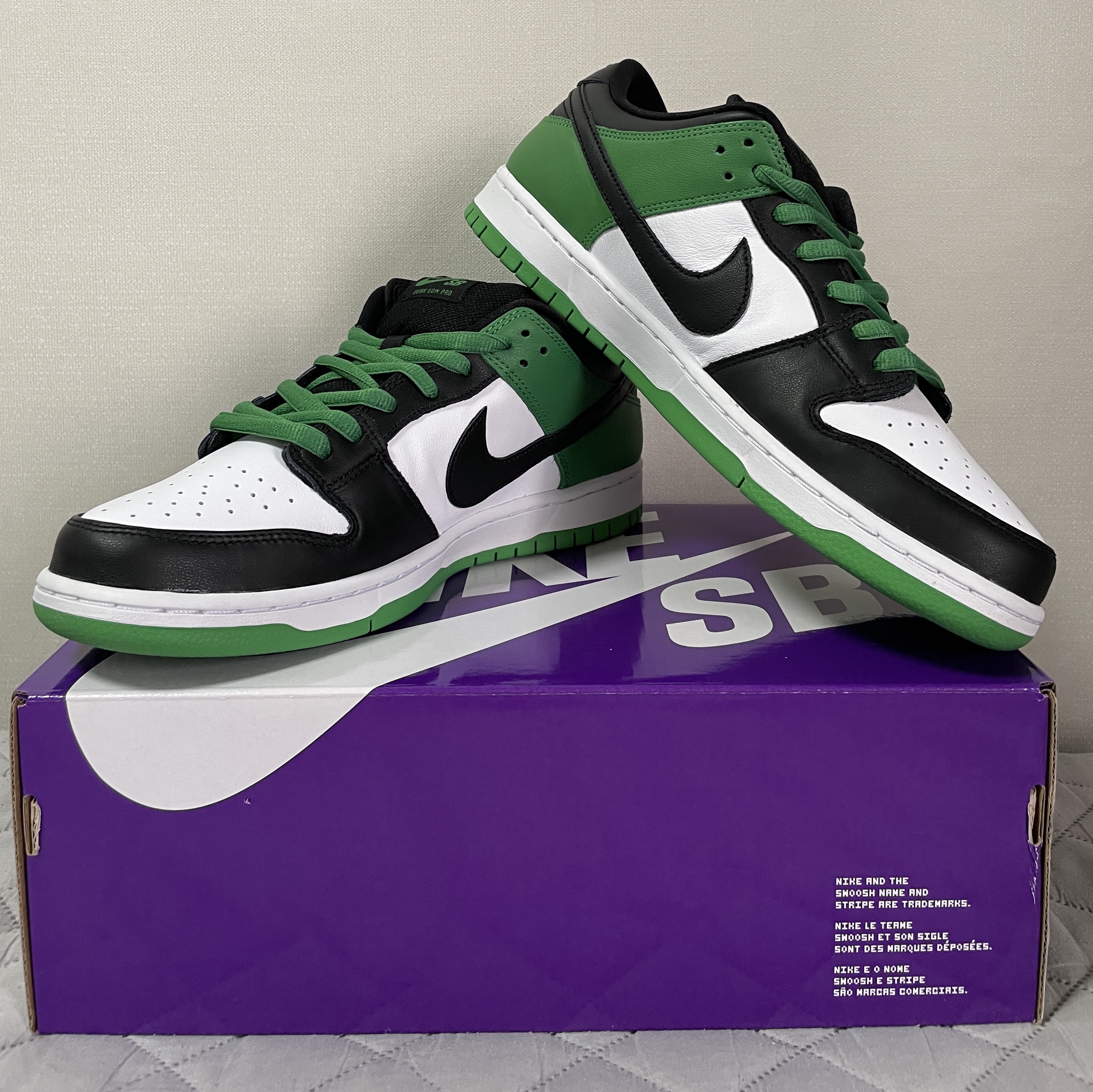 Nike SB Dunk Low Pro Black and Classic Green 착용 스타일