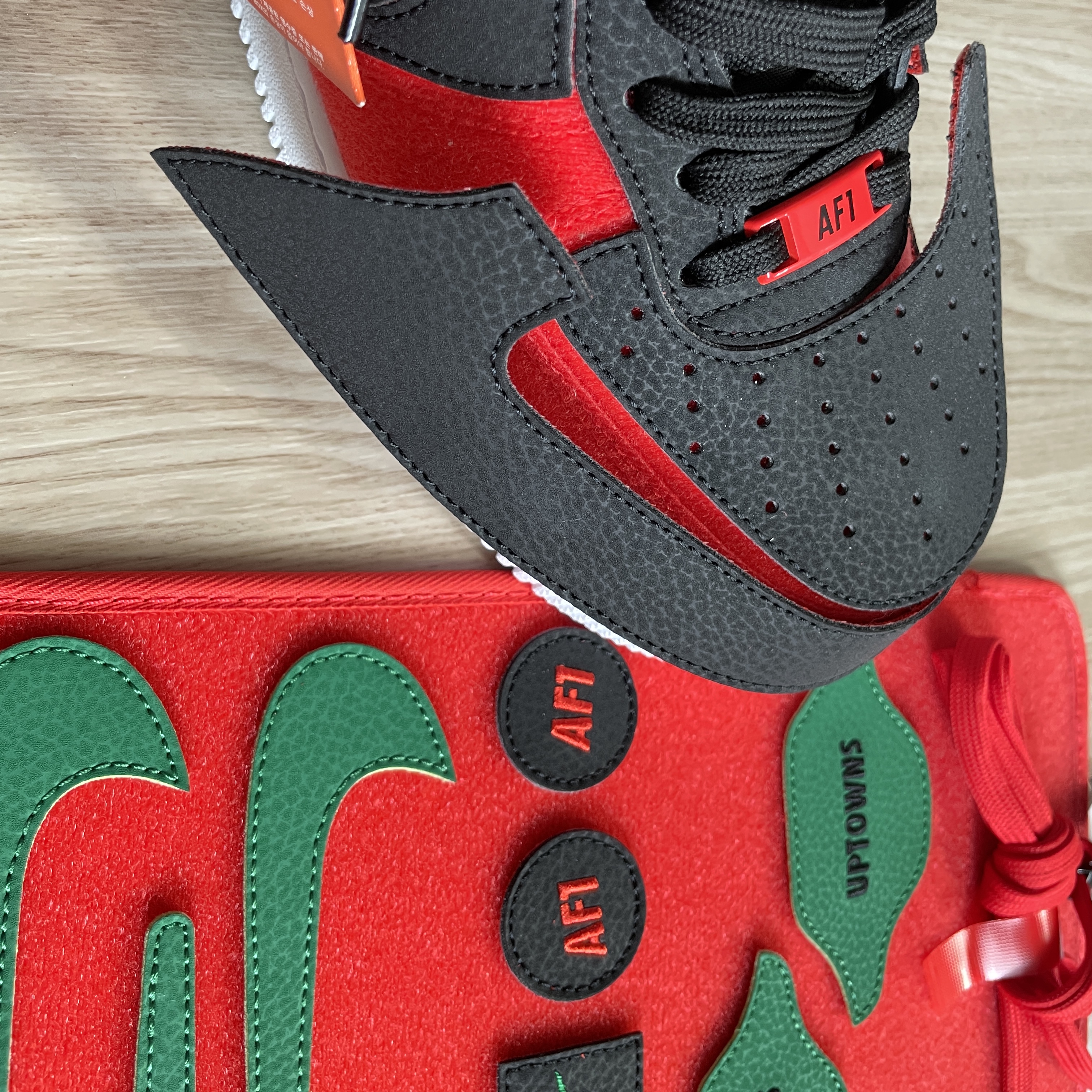 Nike Air Force 1/1 Custom Uptown 착용 스타일 - 4