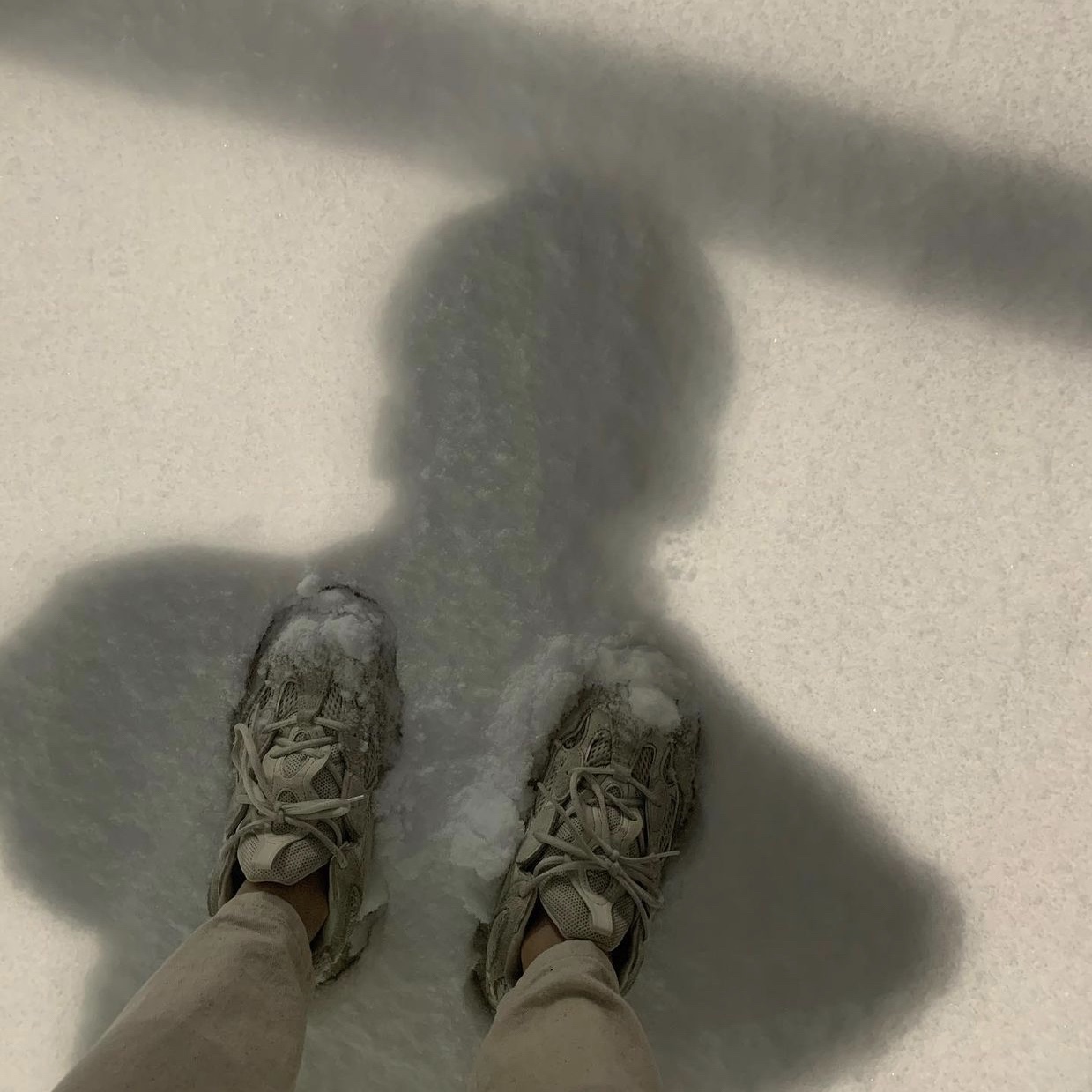 Adidas Yeezy 500 Bone White 착용 스타일
