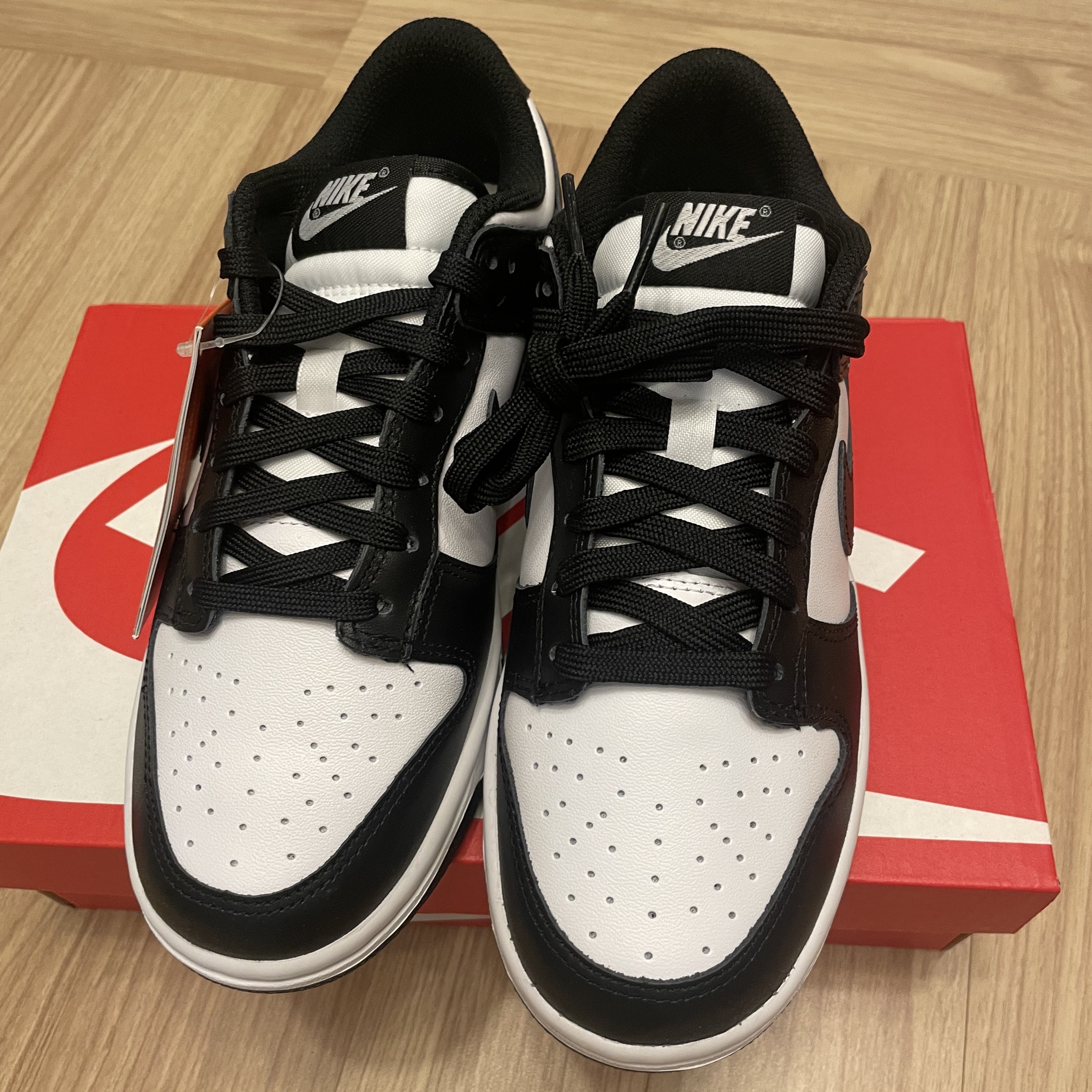 (W) Nike Dunk Low Black 착용 스타일 - 1