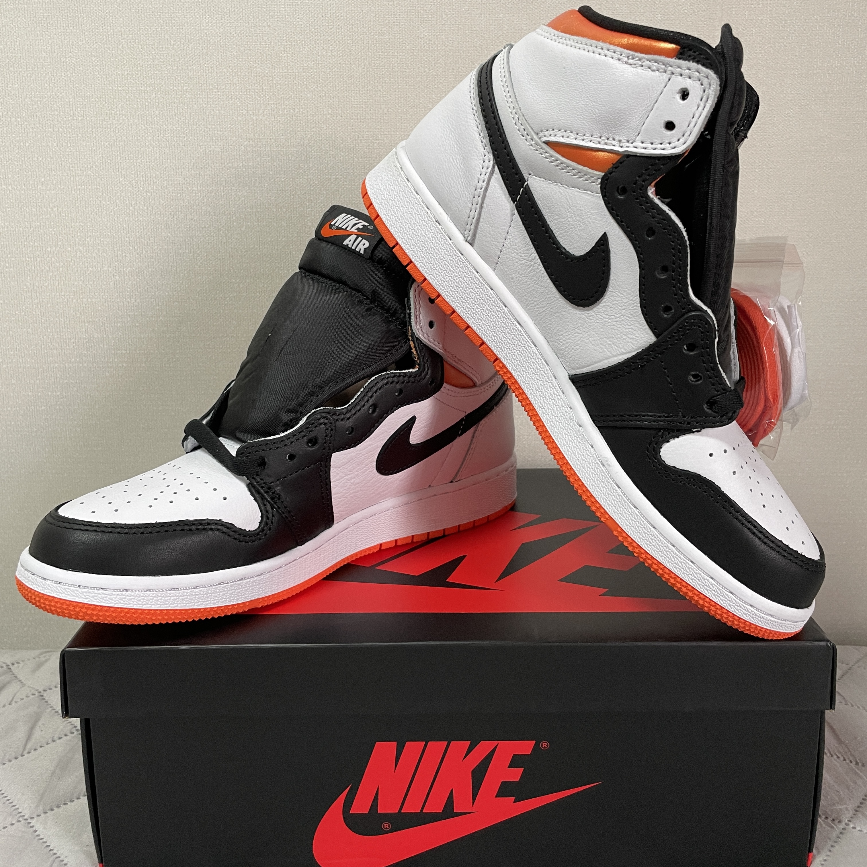 (GS) Jordan 1 Retro High OG Electro Orange 착용 스타일