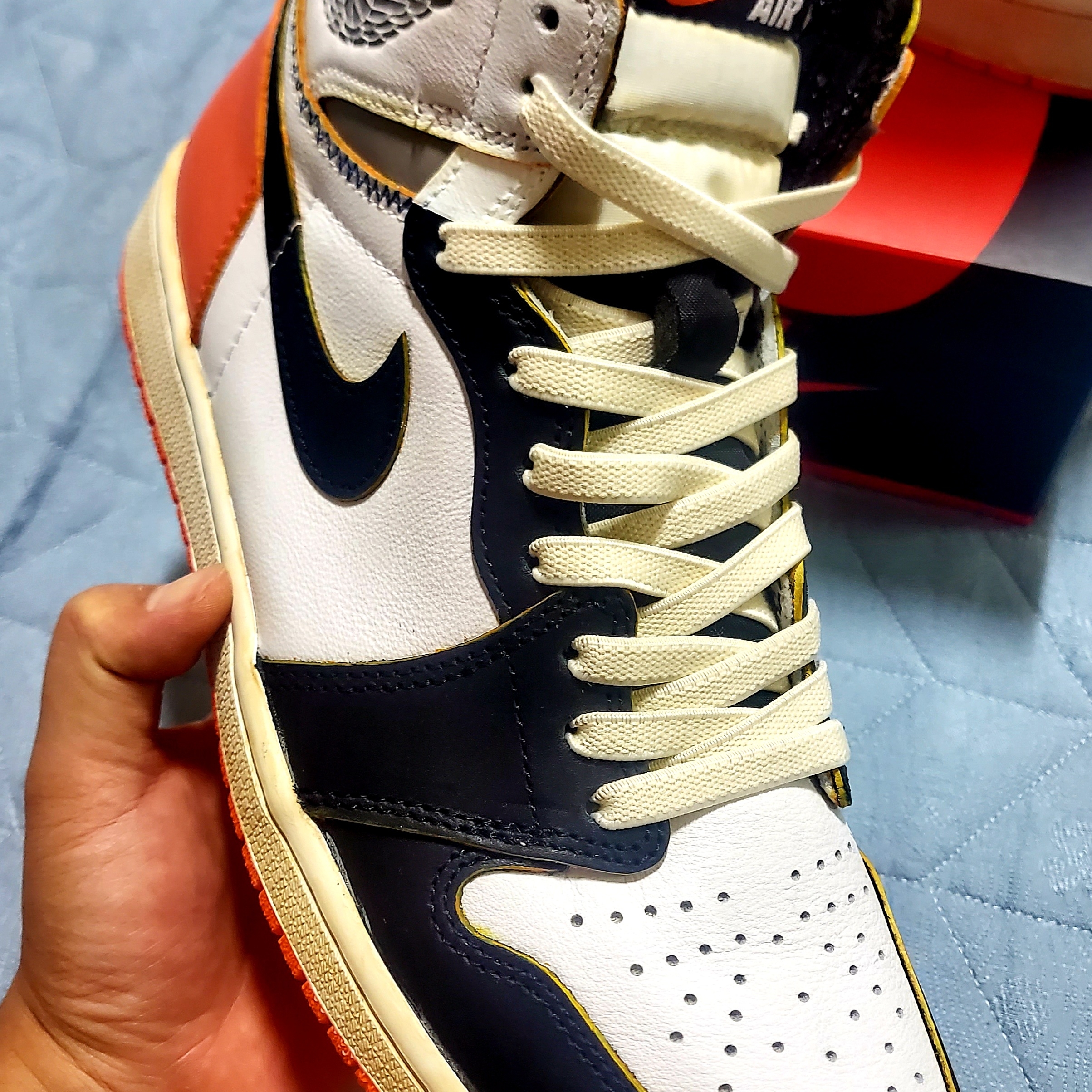 Jordan 1 Retro High OG Electro Orange 착용 스타일 - 2
