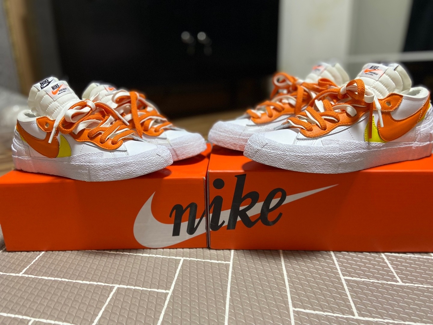 Nike x Sacai Blazer Low Magma Orange 착용 스타일 - 3