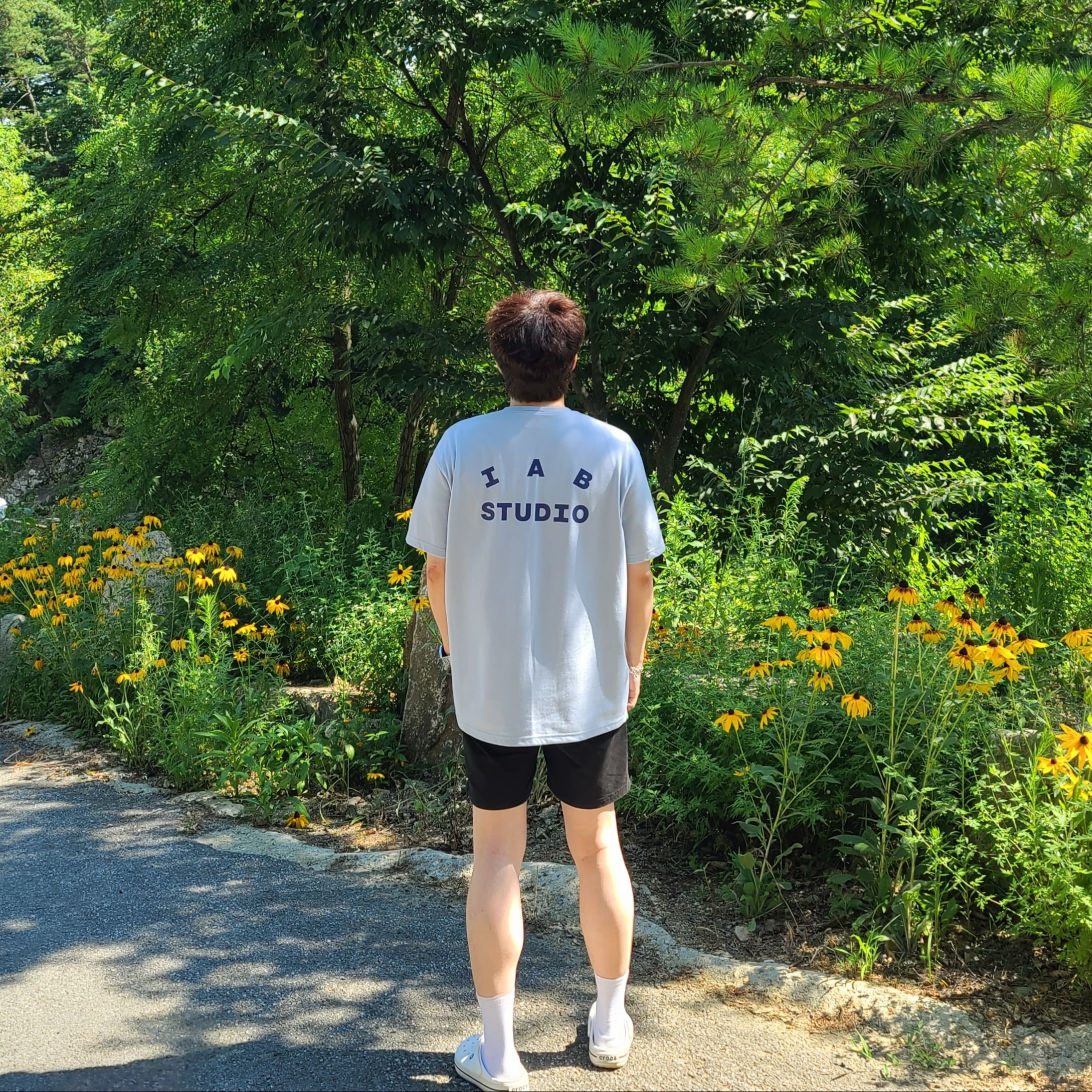 IAB Studio T-Shirt Ash Blue - 21SS 착용 스타일 - 1