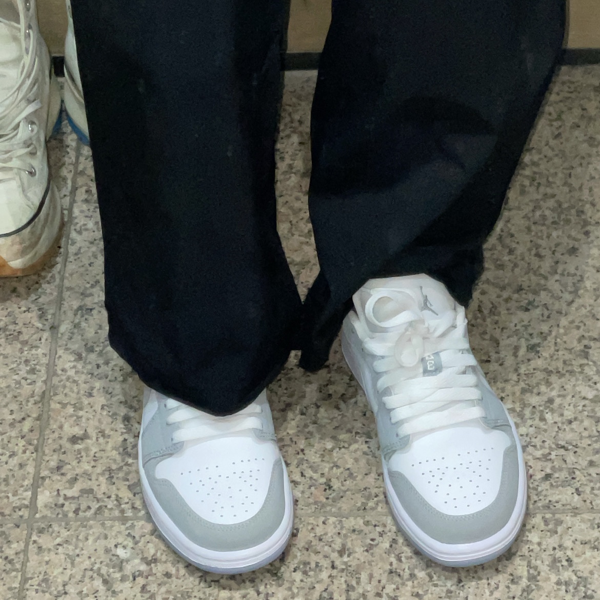 (W) Jordan 1 Low White Wolf Grey 착용 스타일 - 2