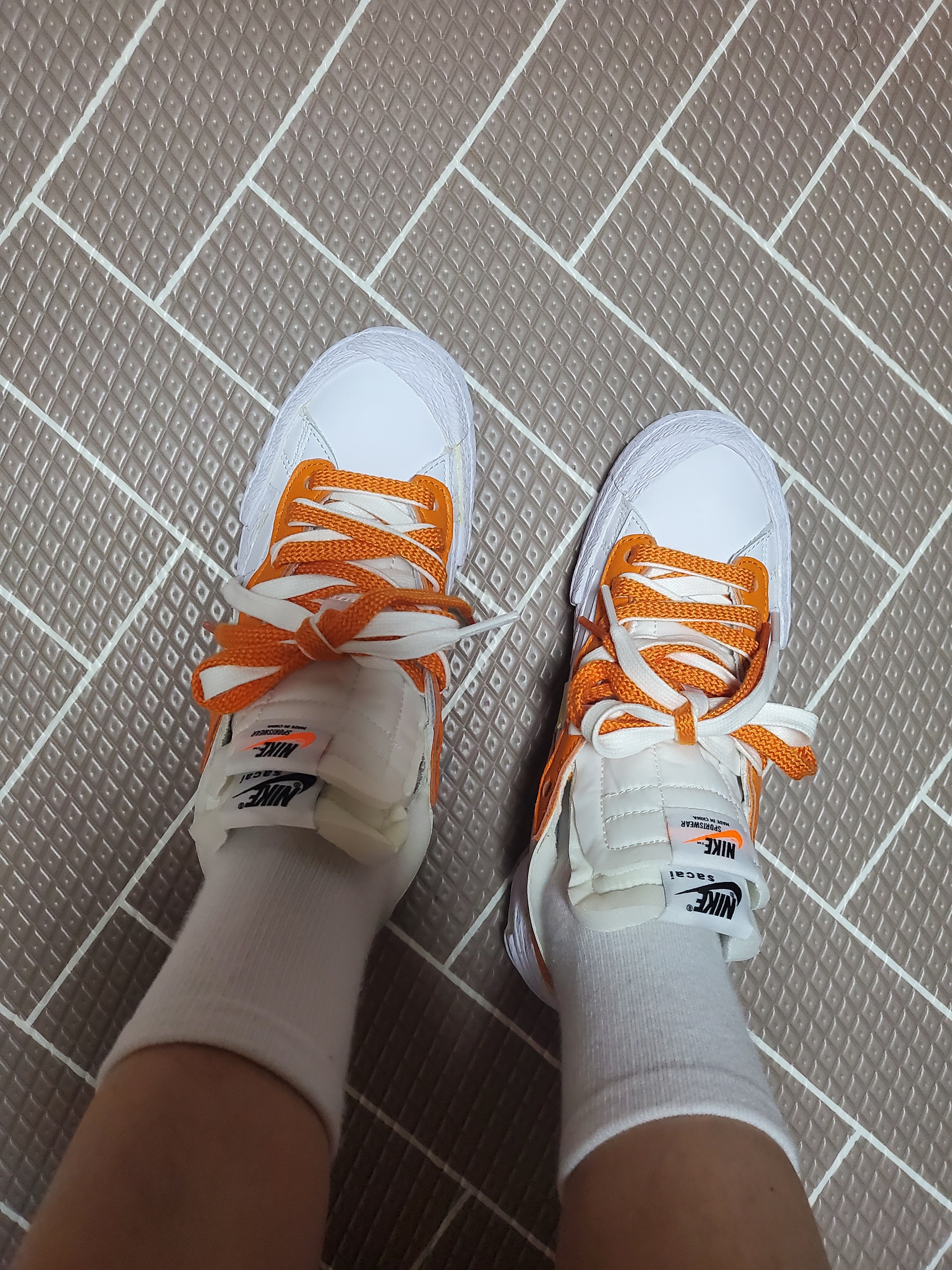 Nike x Sacai Blazer Low Magma Orange, Nike x Kim Jones Oversized T-Shirt Circuit Orange - US/EU 착용 스타일 - 4