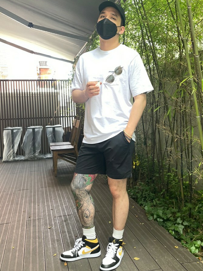 Jordan 1 Mid Pollen 착용 스타일