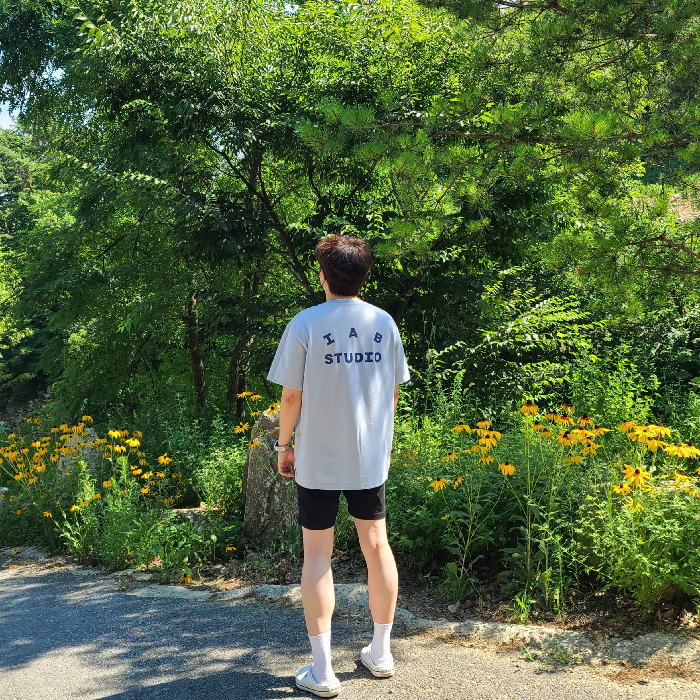 IAB Studio T-Shirt Ash Blue - 21SS 착용 스타일 - 2