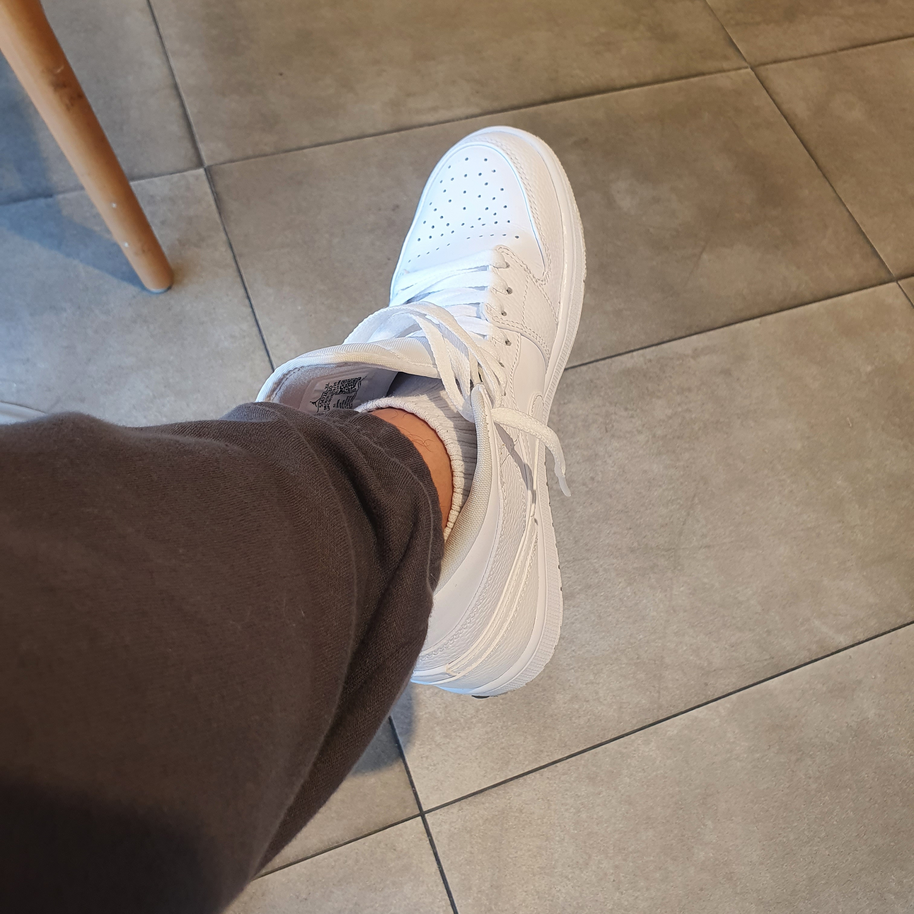 Jordan 1 Mid Triple White 착용 스타일