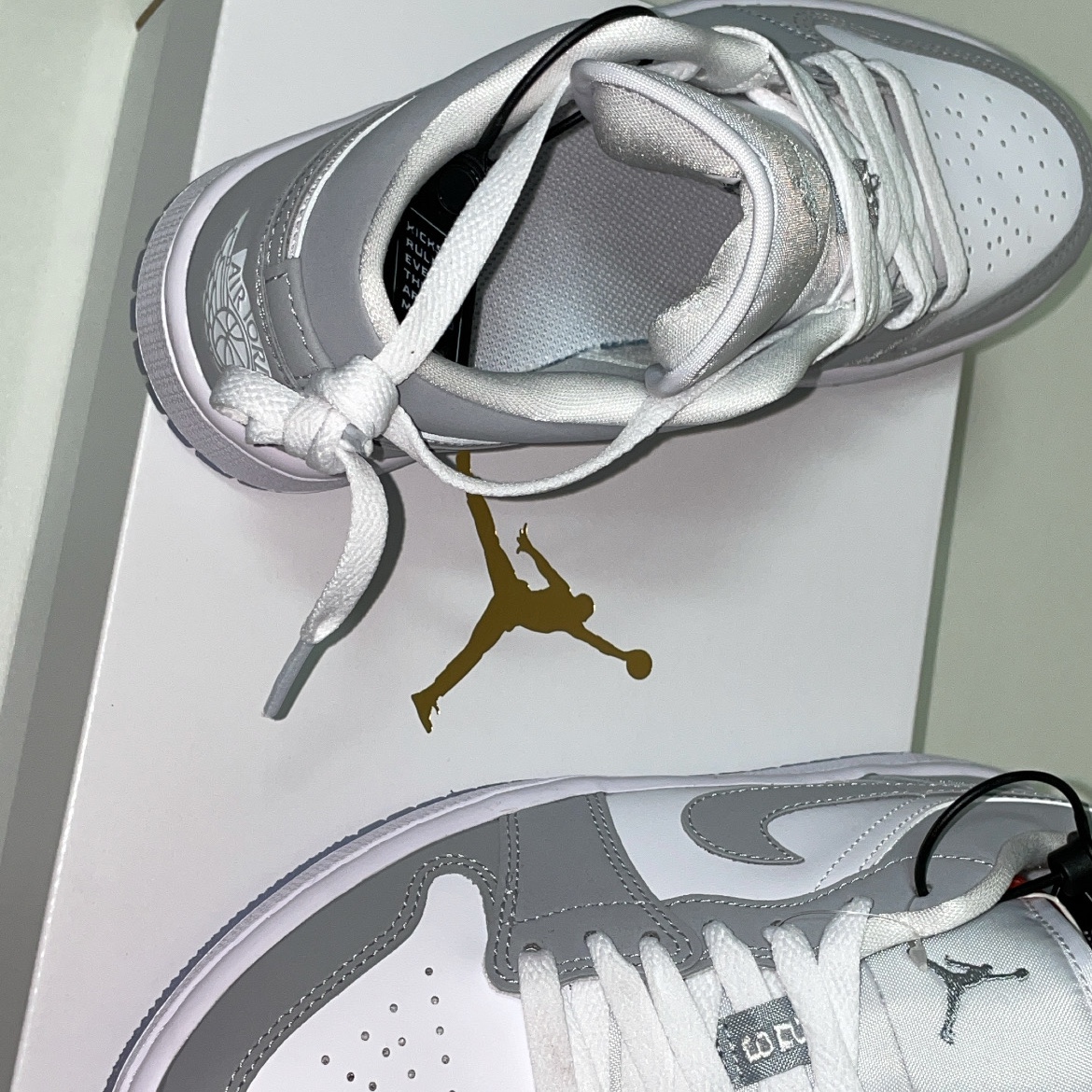 (W) Jordan 1 Low White Wolf Grey 착용 스타일 - 1