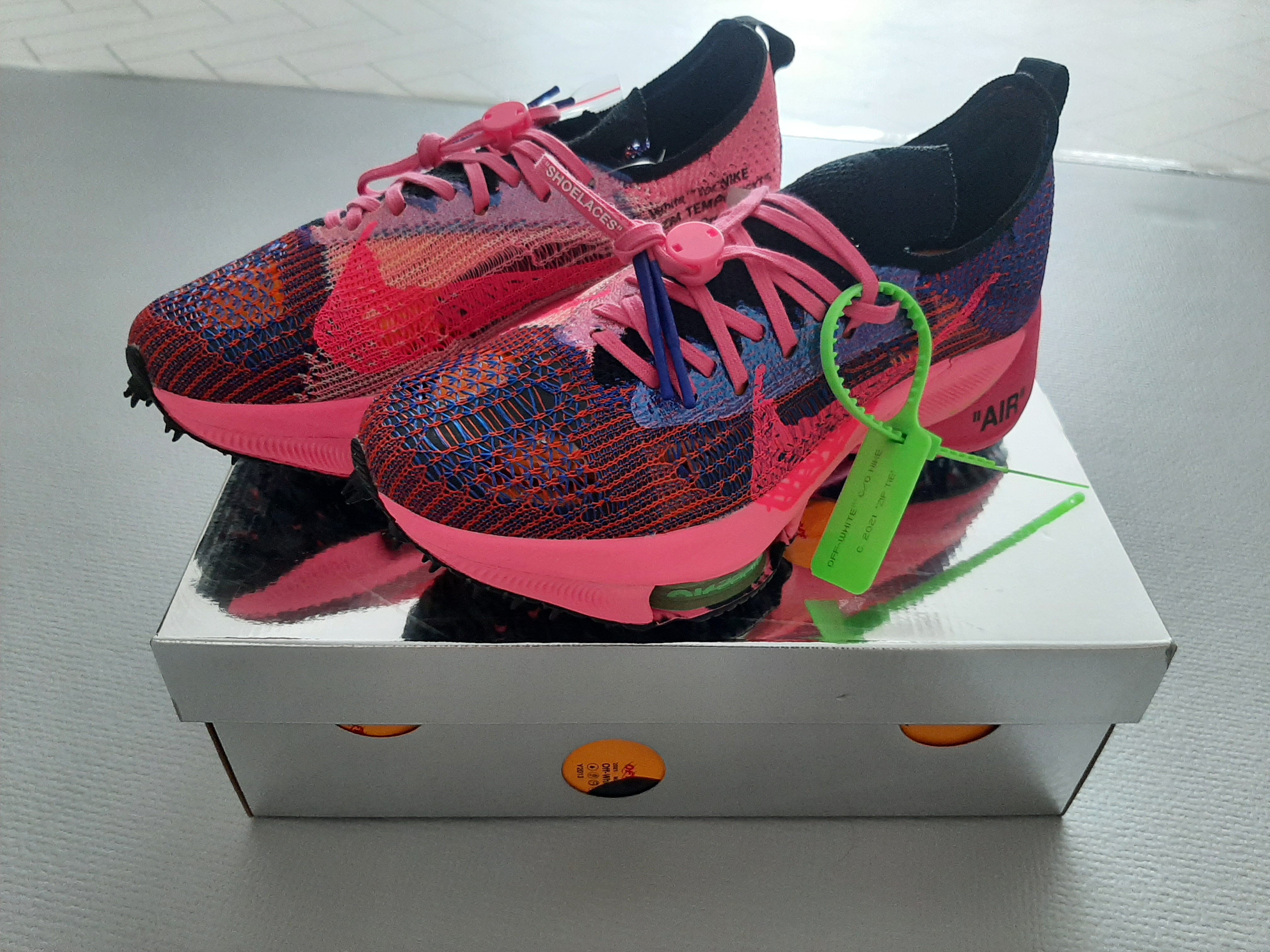 Nike x Off-White Air Zoom Tempo Next% Pink Glow 착용 스타일 - 1
