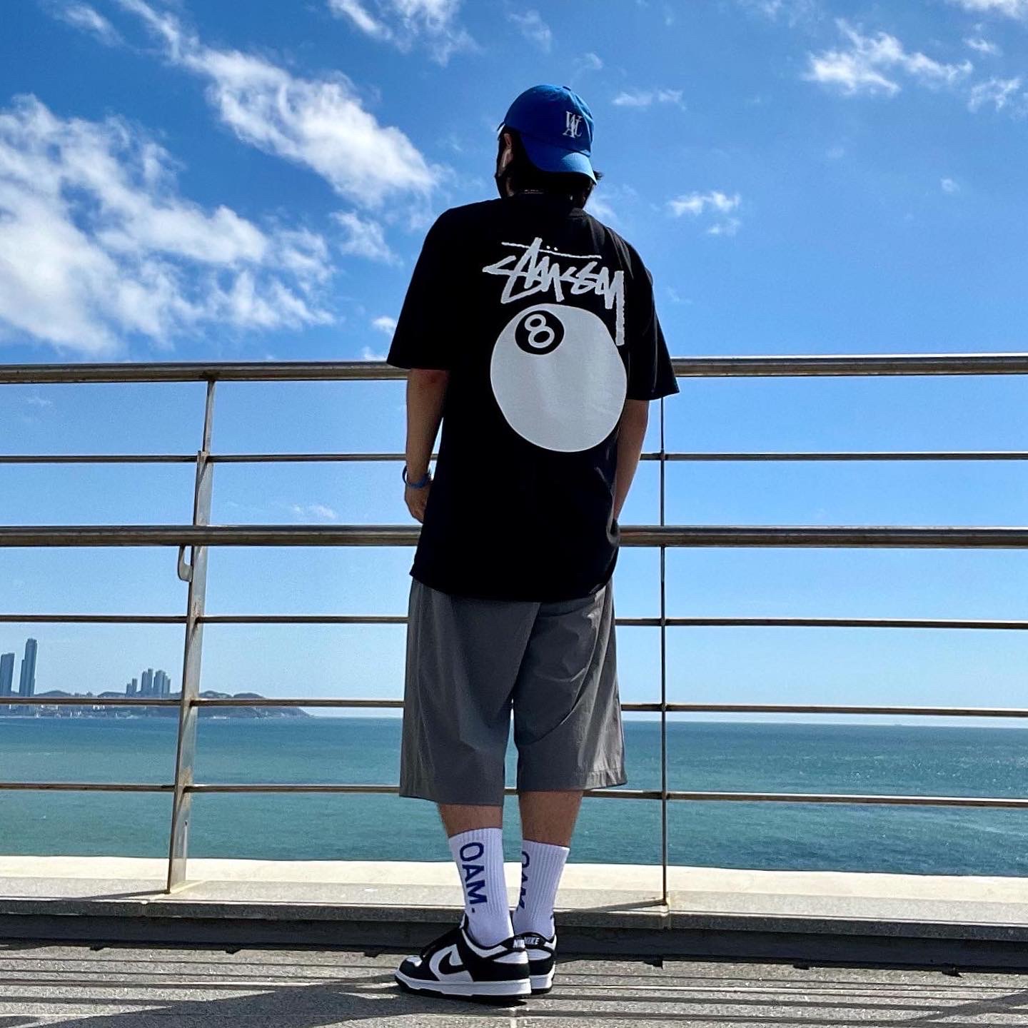 Stussy 8 Ball T-Shirt Black - 21SS, Nike Dunk Low Retro Black 착용 스타일 - 1