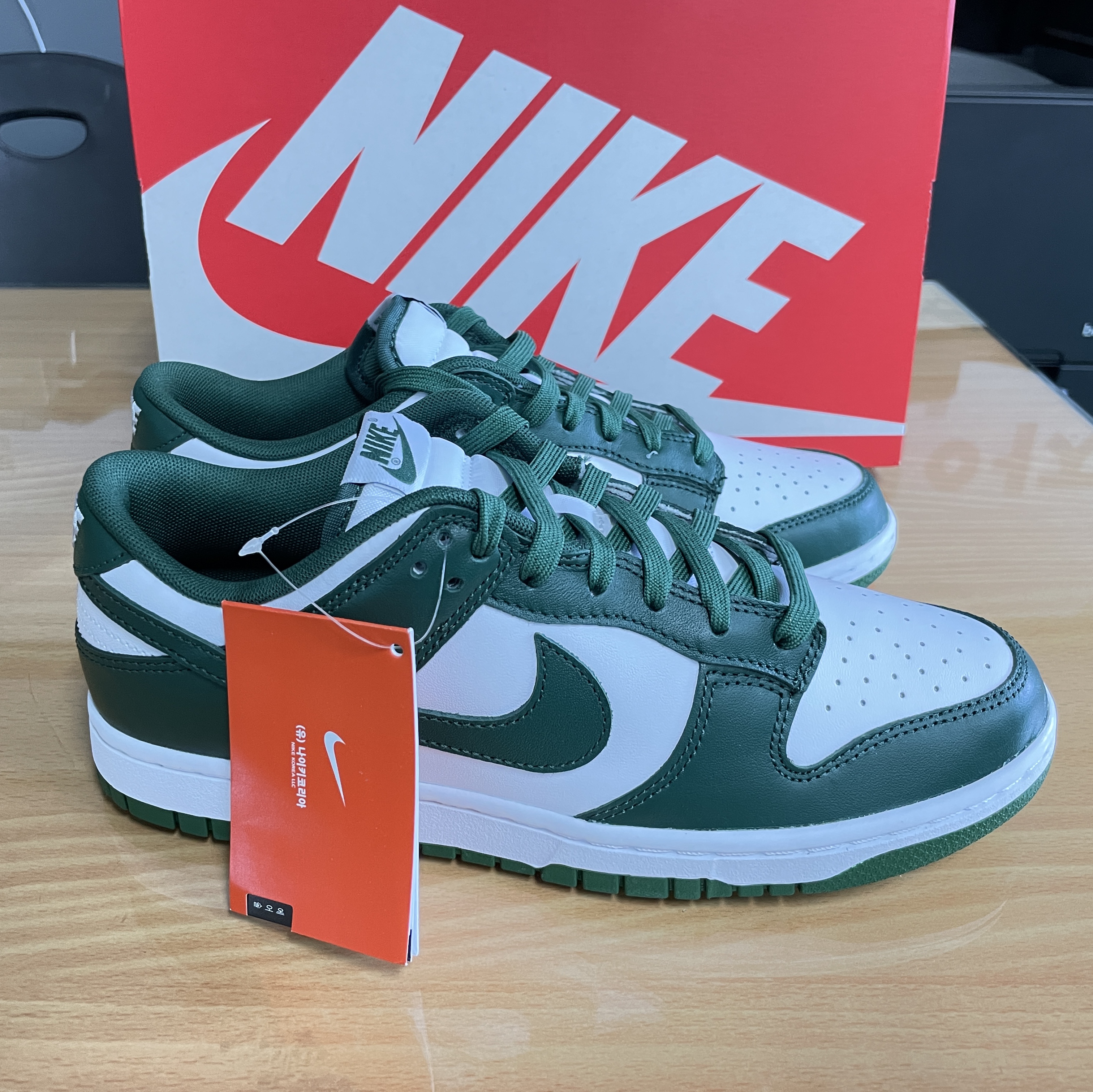 Nike Dunk Low Retro Varsity Green 착용 스타일