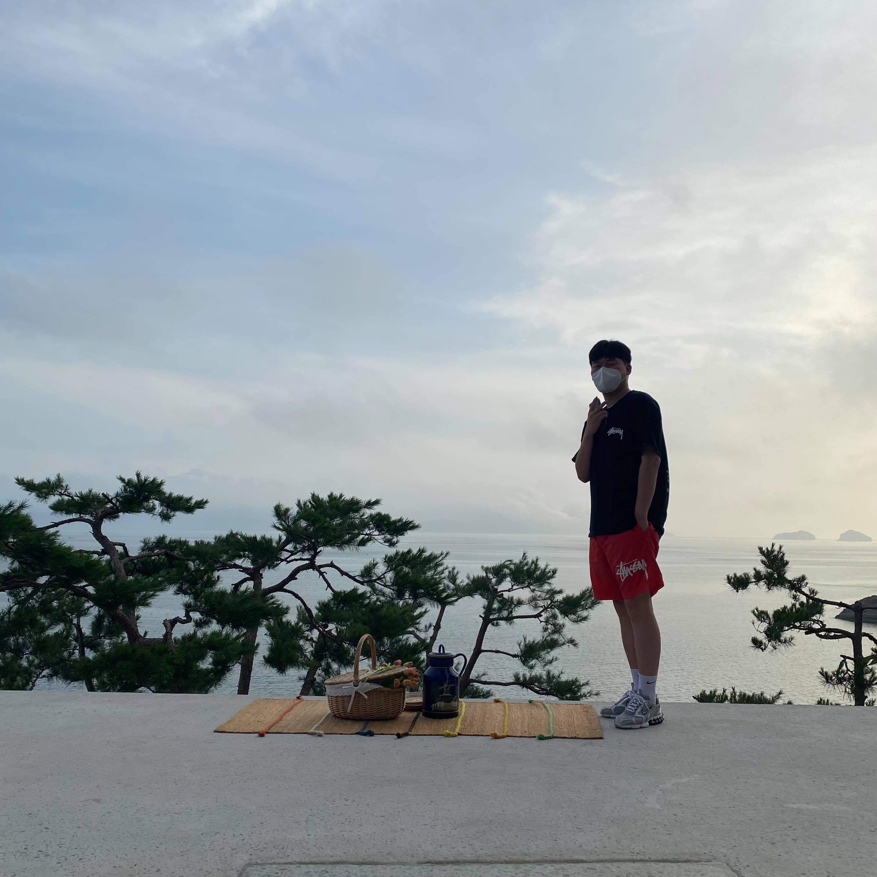 Stussy Reflection T-Shirt Black, Nike x Stussy Water Shorts Habanero Red 착용 스타일
