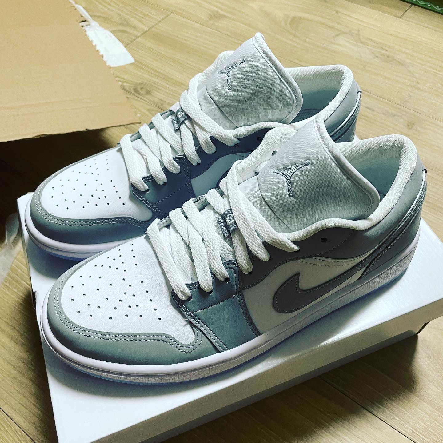 (W) Jordan 1 Low White Wolf Grey 착용 스타일 - 1