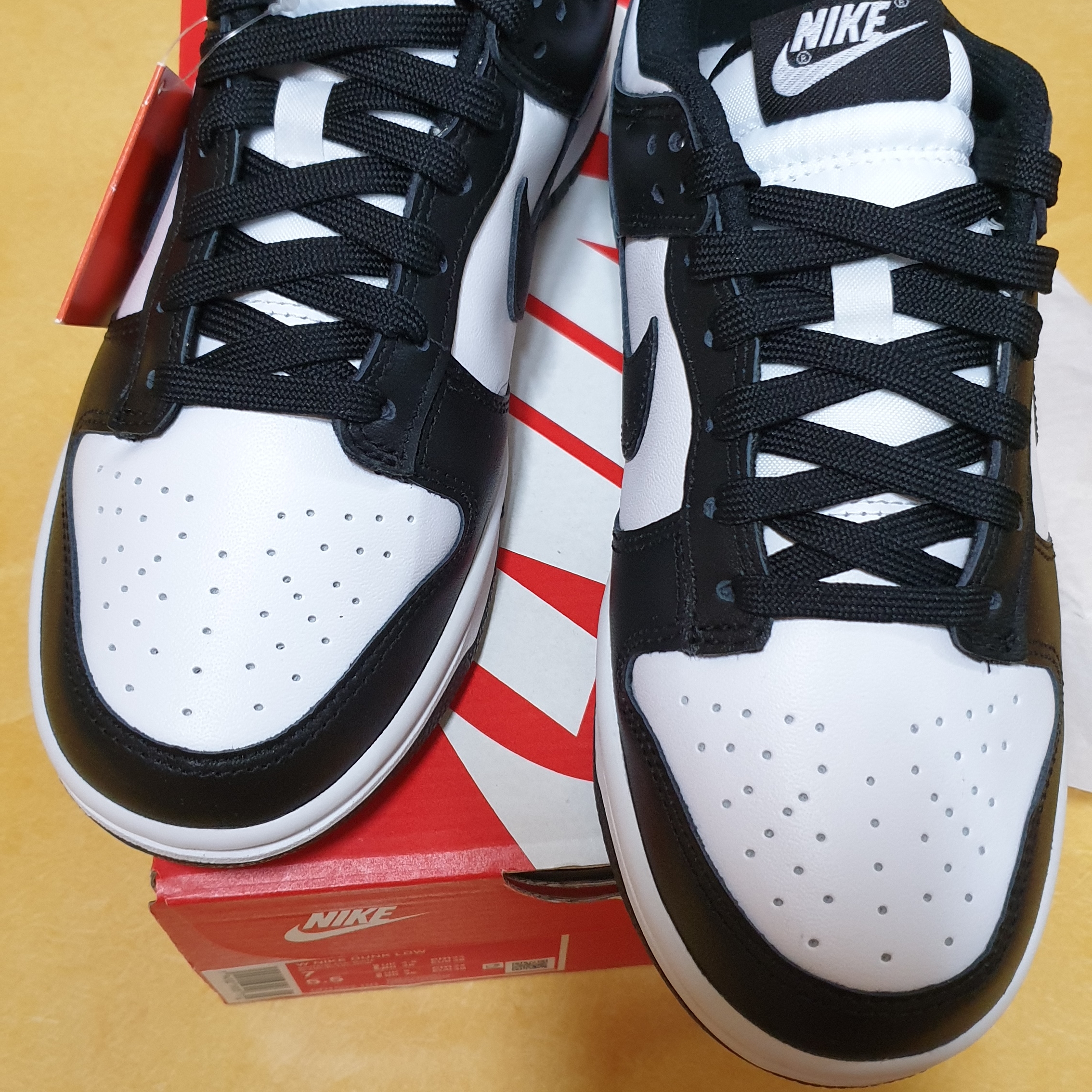 (W) Nike Dunk Low Black 착용 스타일 - 2