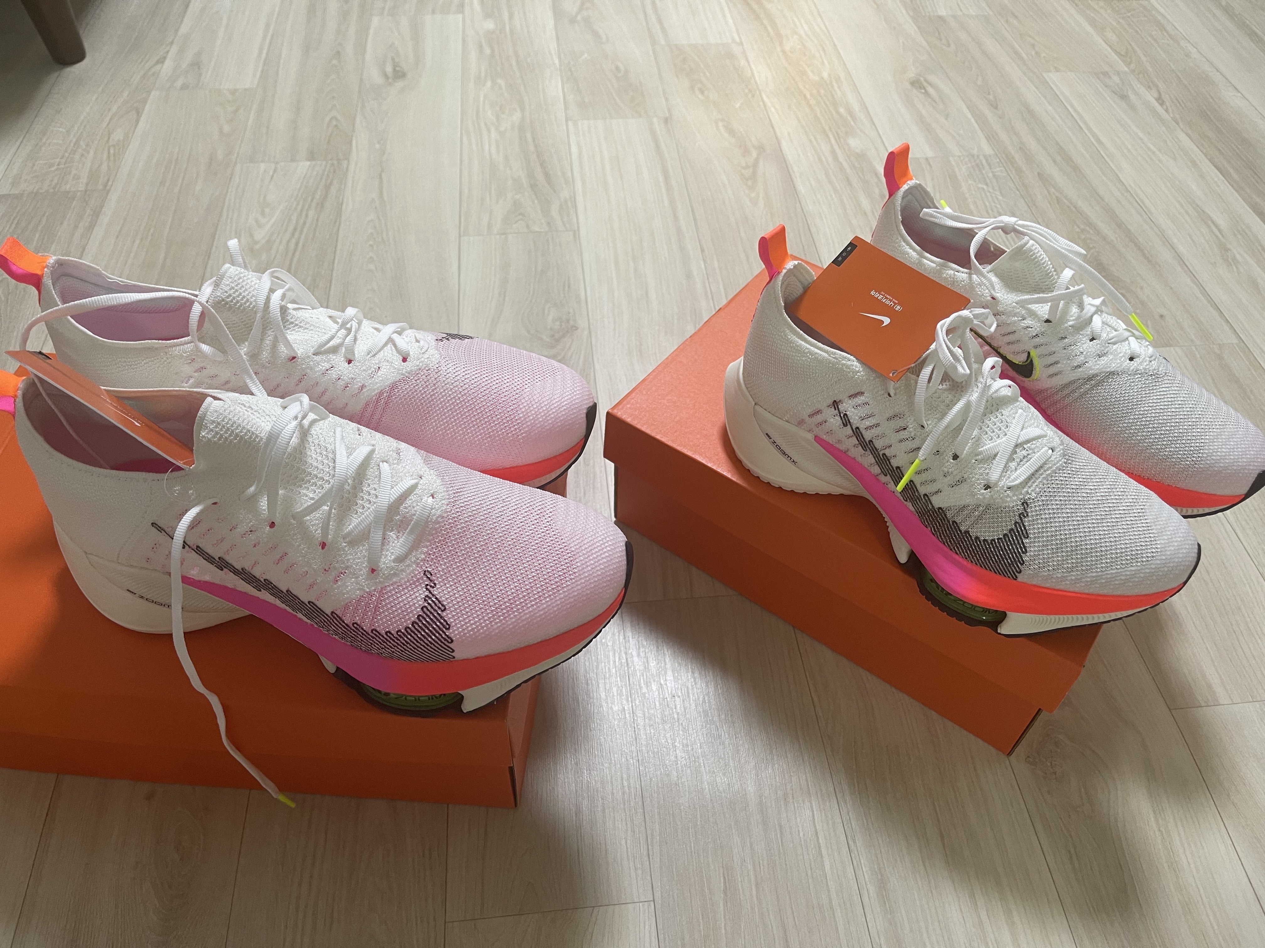Nike Air Zoom Tempo Next% Flyknit White Hyper Violet 착용 스타일 - 1