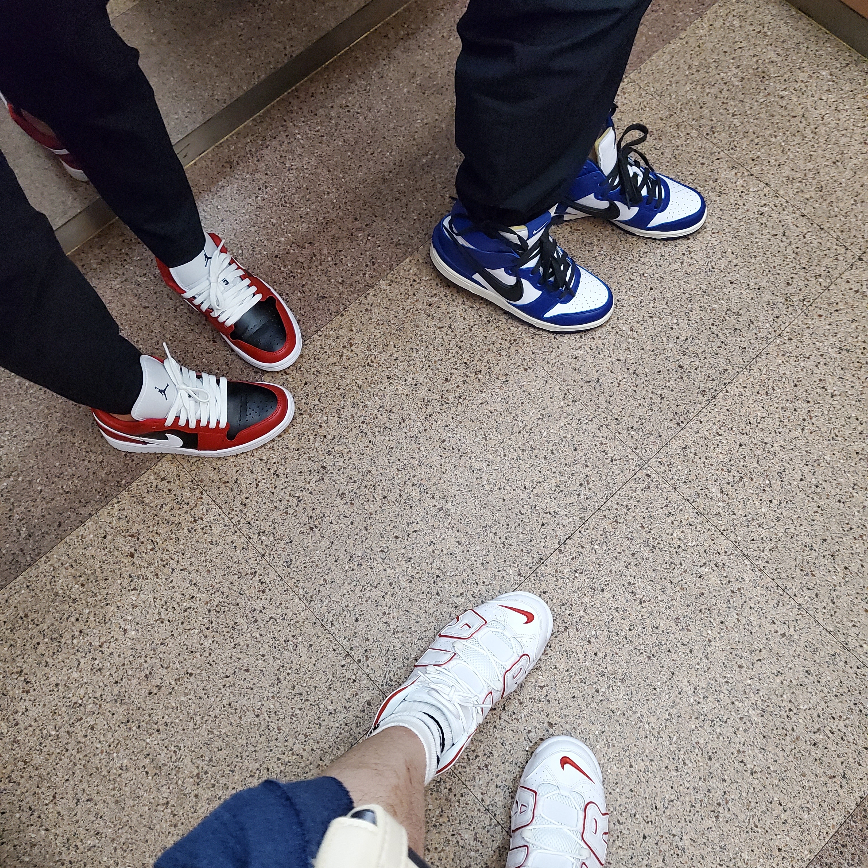 Nike x Ambush Dunk High Deep Royal Blue, (W) Jordan 1 Low Chicago Flip 착용 스타일