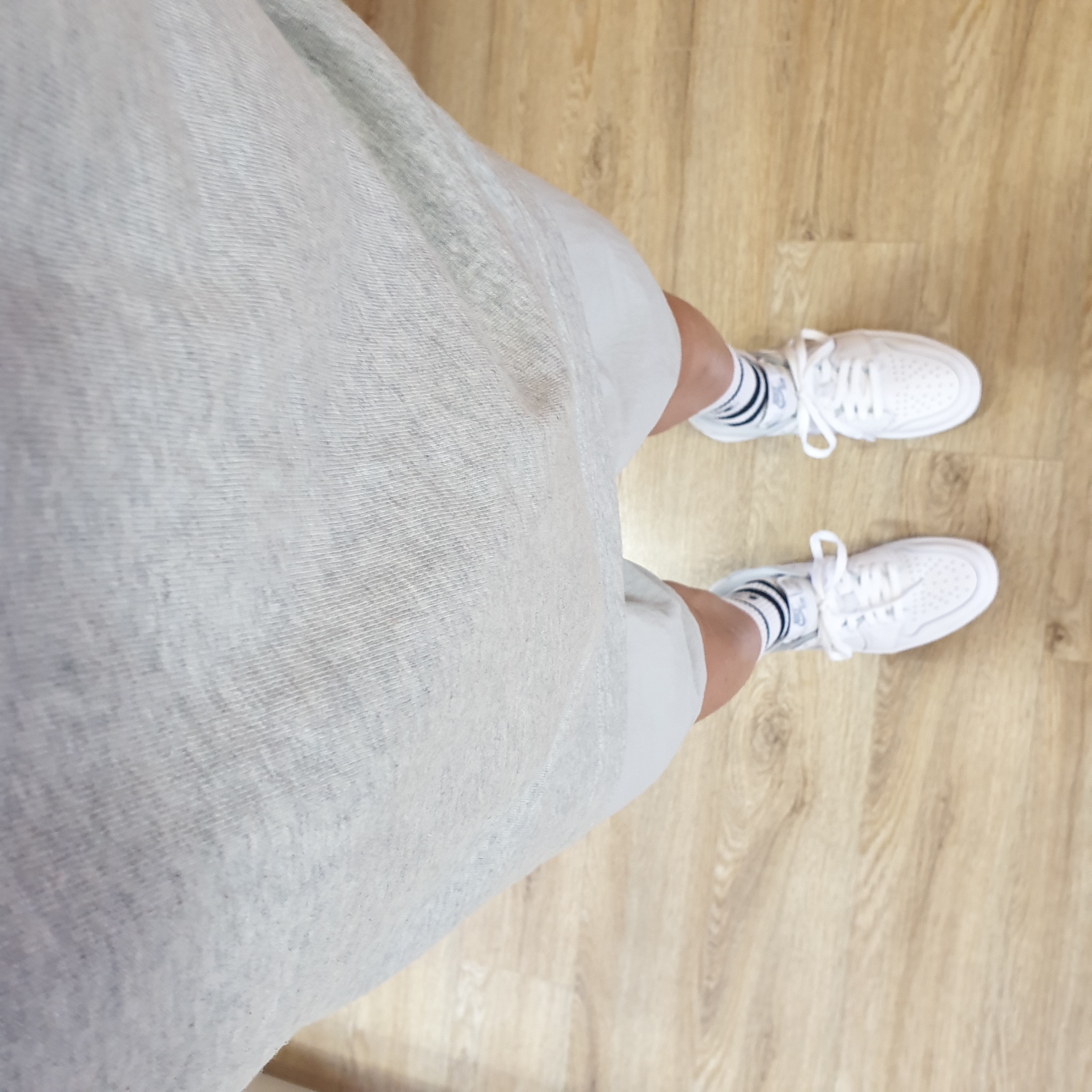 Jordan 1 Low OG Neutral Grey, Nike x Kim Jones Oversized T-Shirt Grey Heather - Asia 착용 스타일