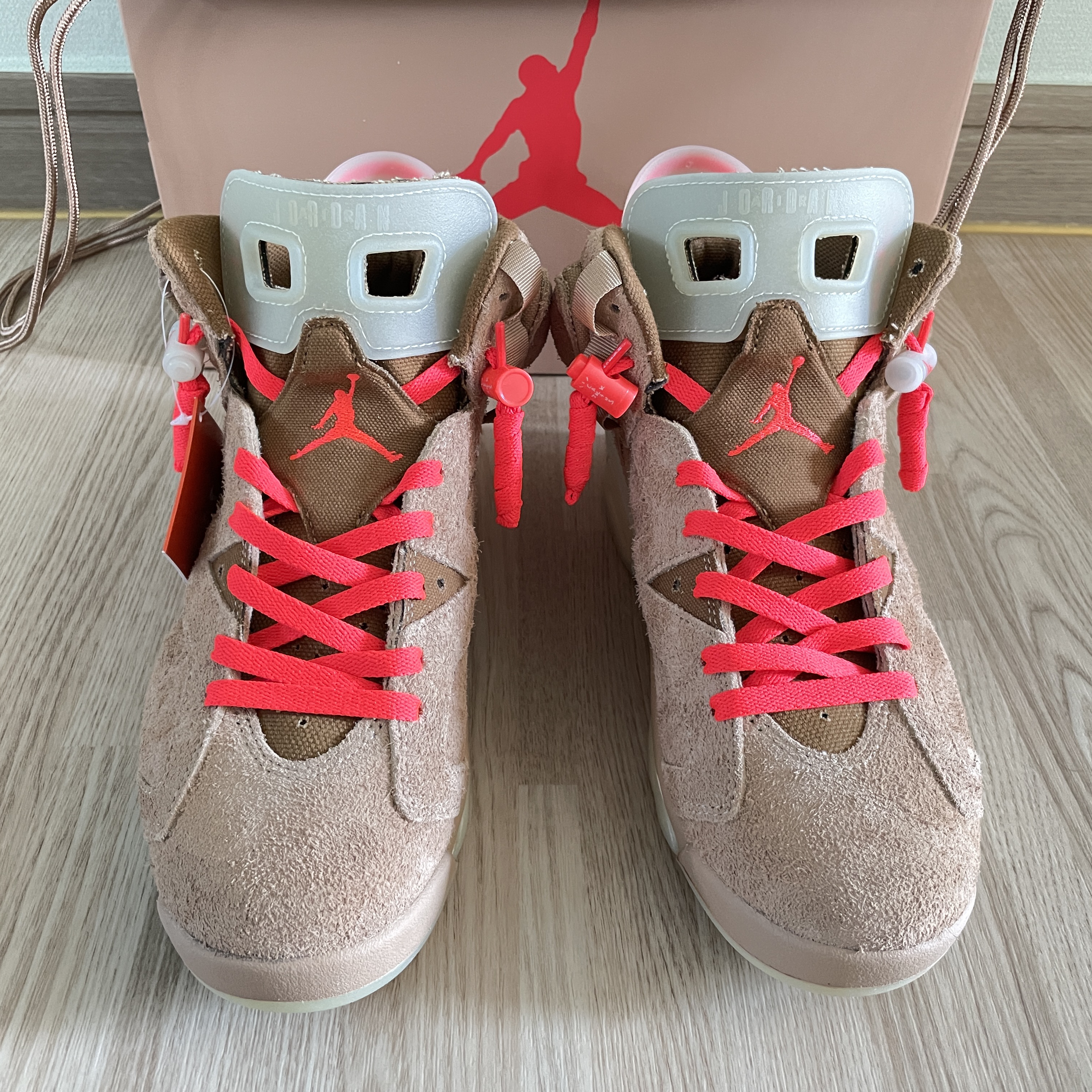 Jordan 6 x Travis Scott Retro SP British Khaki 착용 스타일 - 2