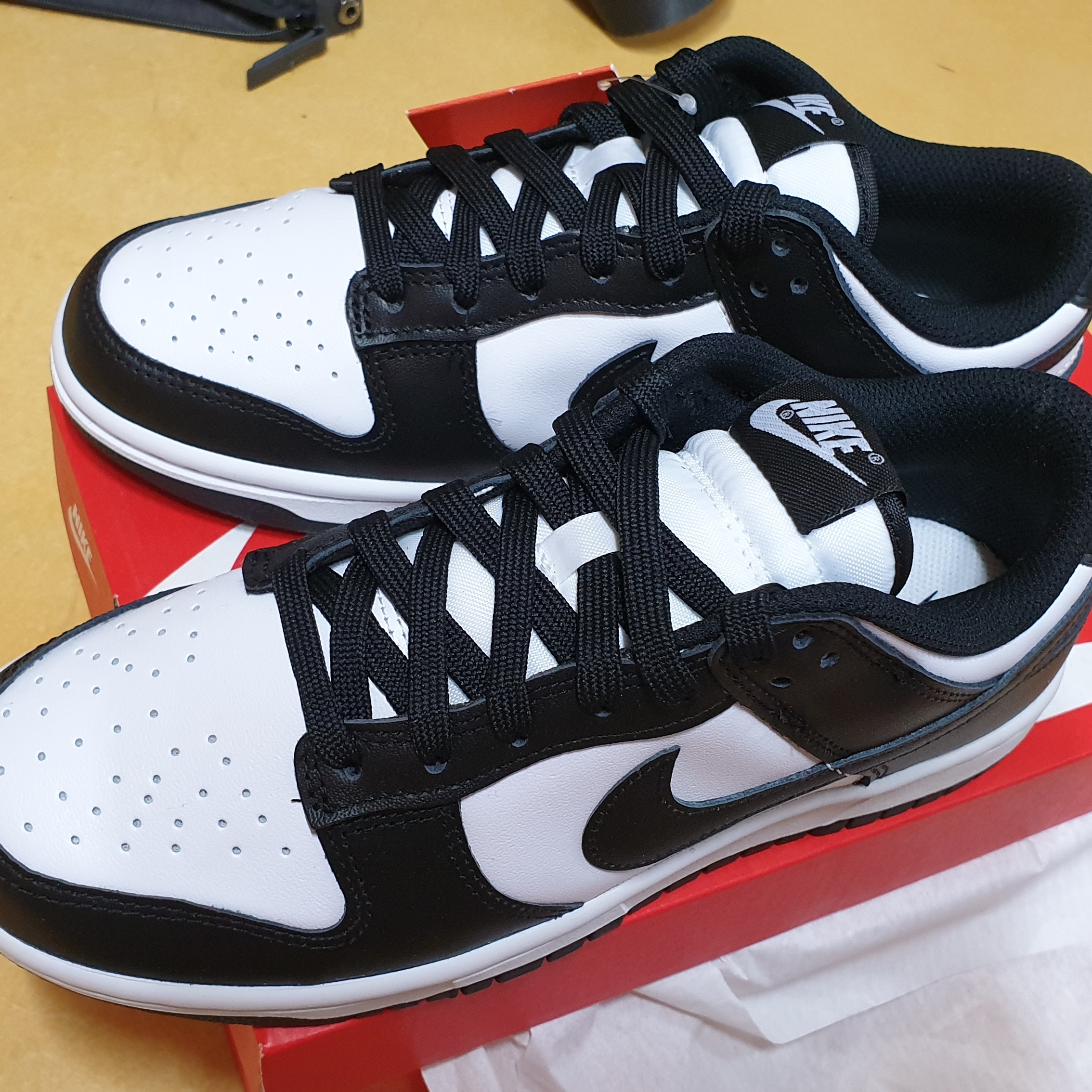 (W) Nike Dunk Low Black 착용 스타일 - 1