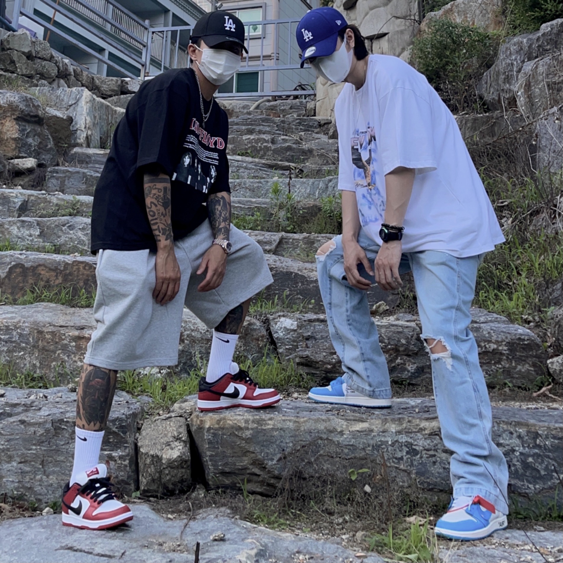Nike SB Dunk Low Pro Chicago, Jordan 1 x Off-White Retro High University Blue 착용 스타일