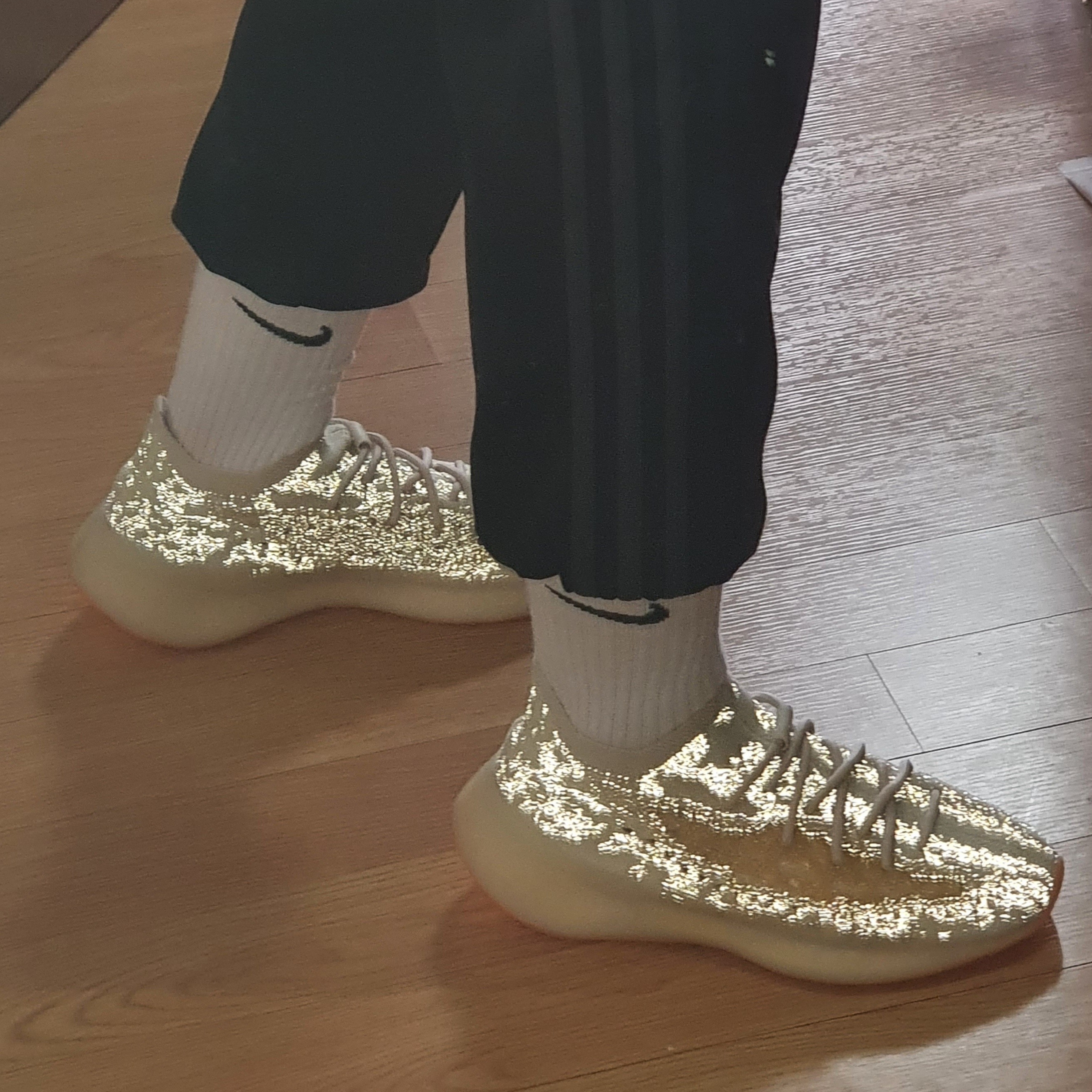 Adidas Yeezy Boost 380 Yecoraite - Reflective 착용 스타일 - 3