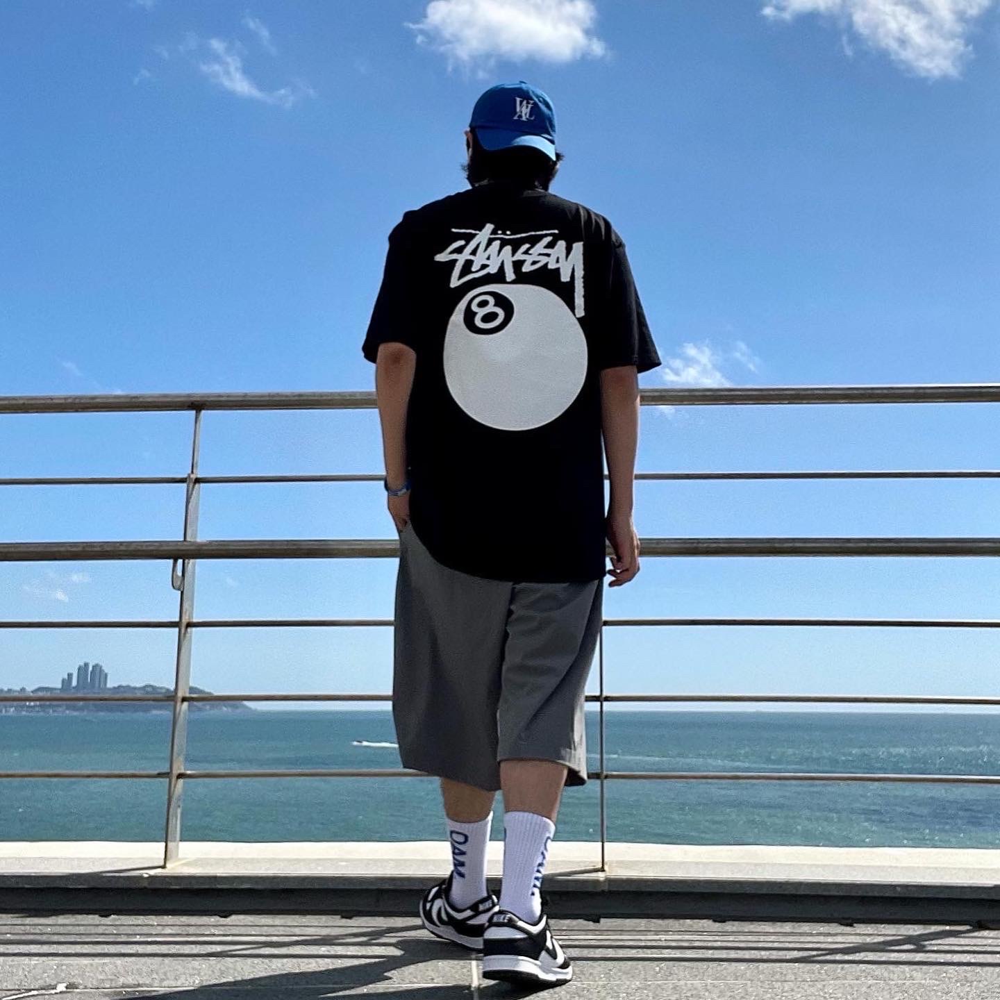 Stussy 8 Ball T-Shirt Black - 21SS, Nike Dunk Low Retro Black 착용 스타일 - 2