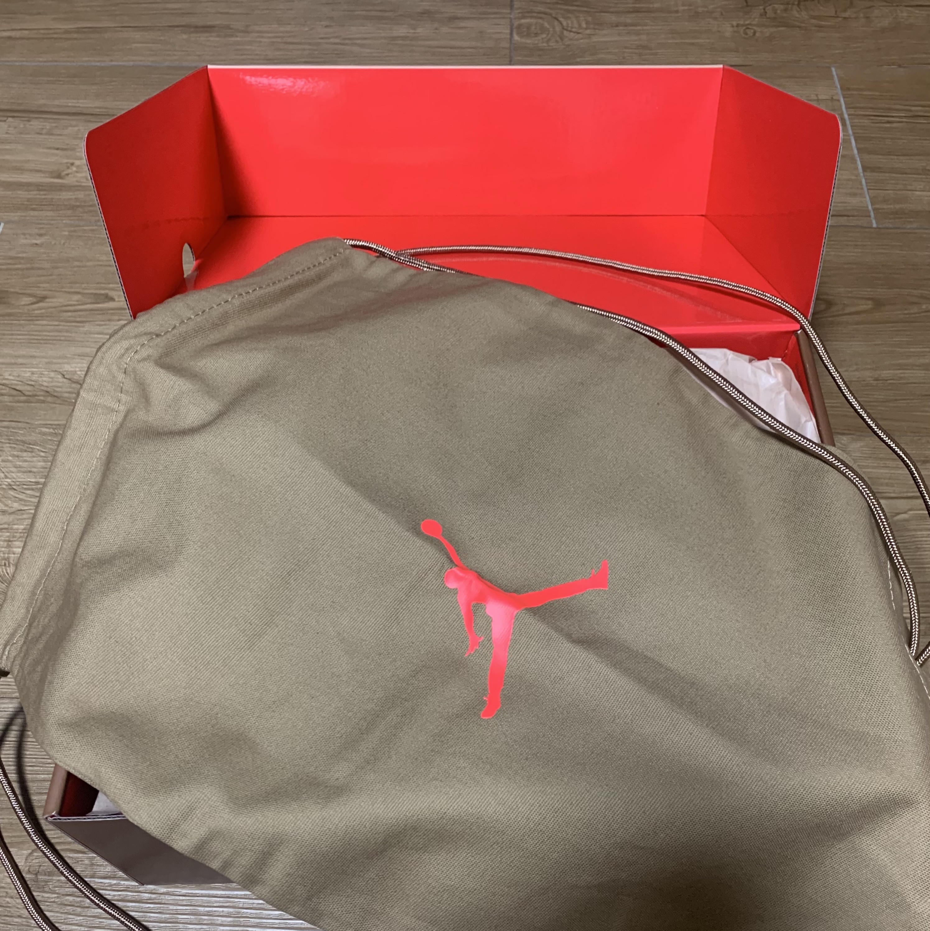 Jordan 6 x Travis Scott Retro SP British Khaki 착용 스타일 - 2