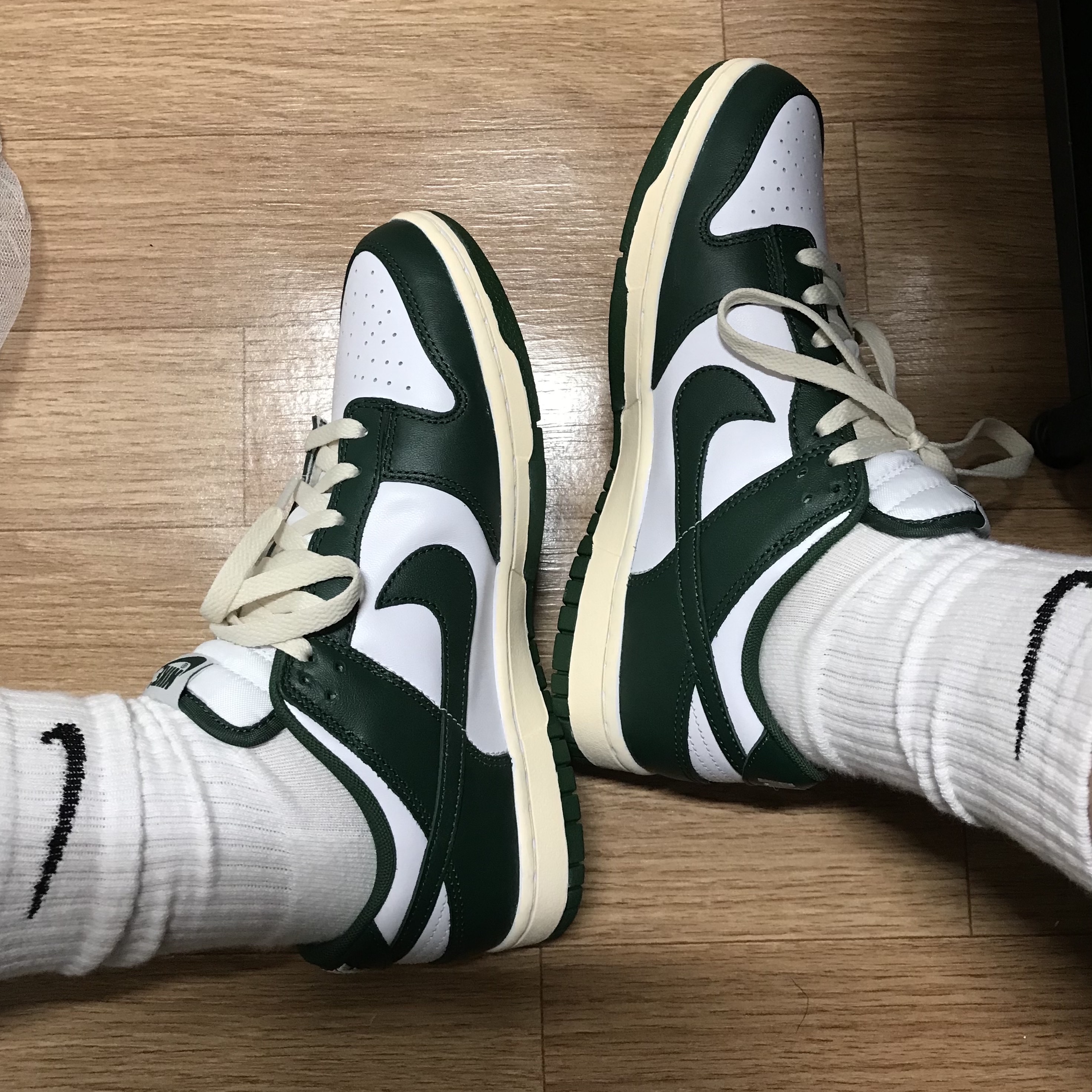 Nike Dunk Low Retro Varsity Green 착용 스타일