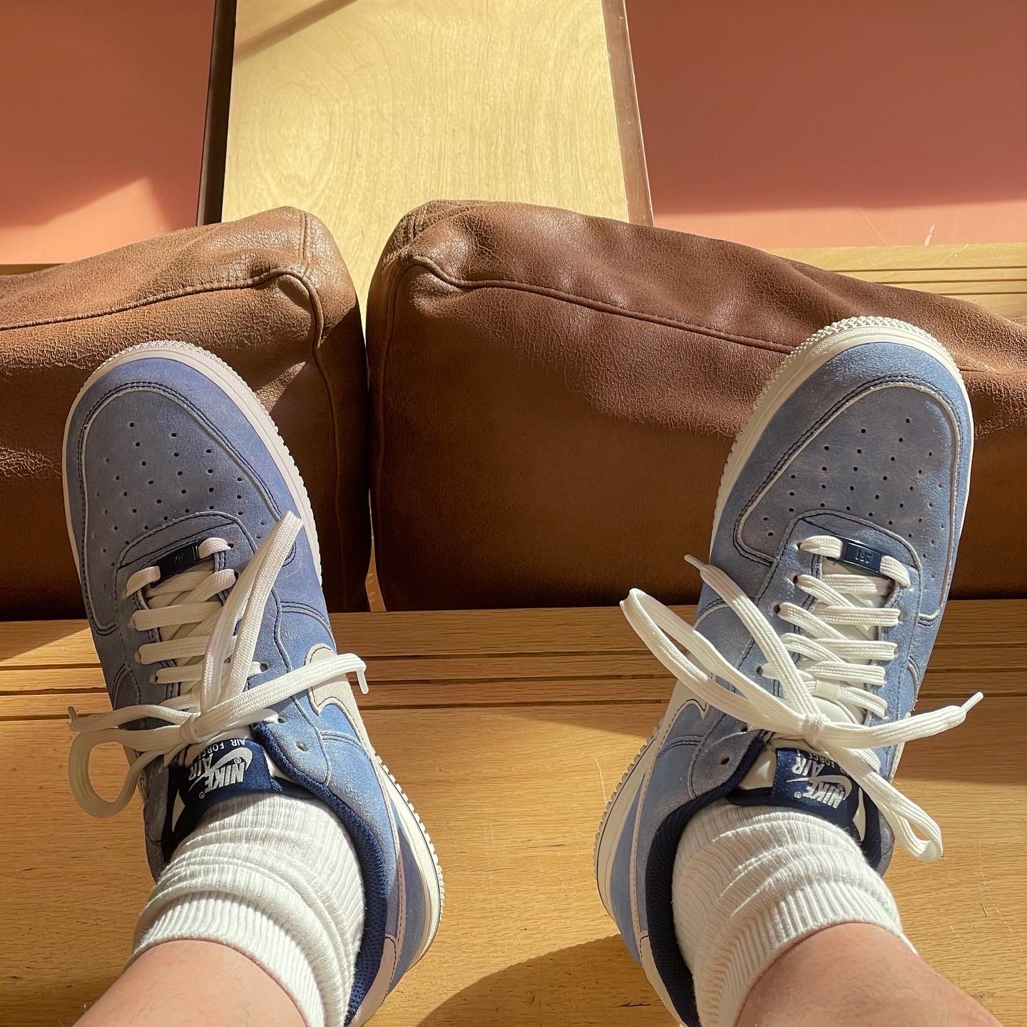 Nike Air Force 1 '07 LV8 Dusty Blue 착용 스타일 - 2