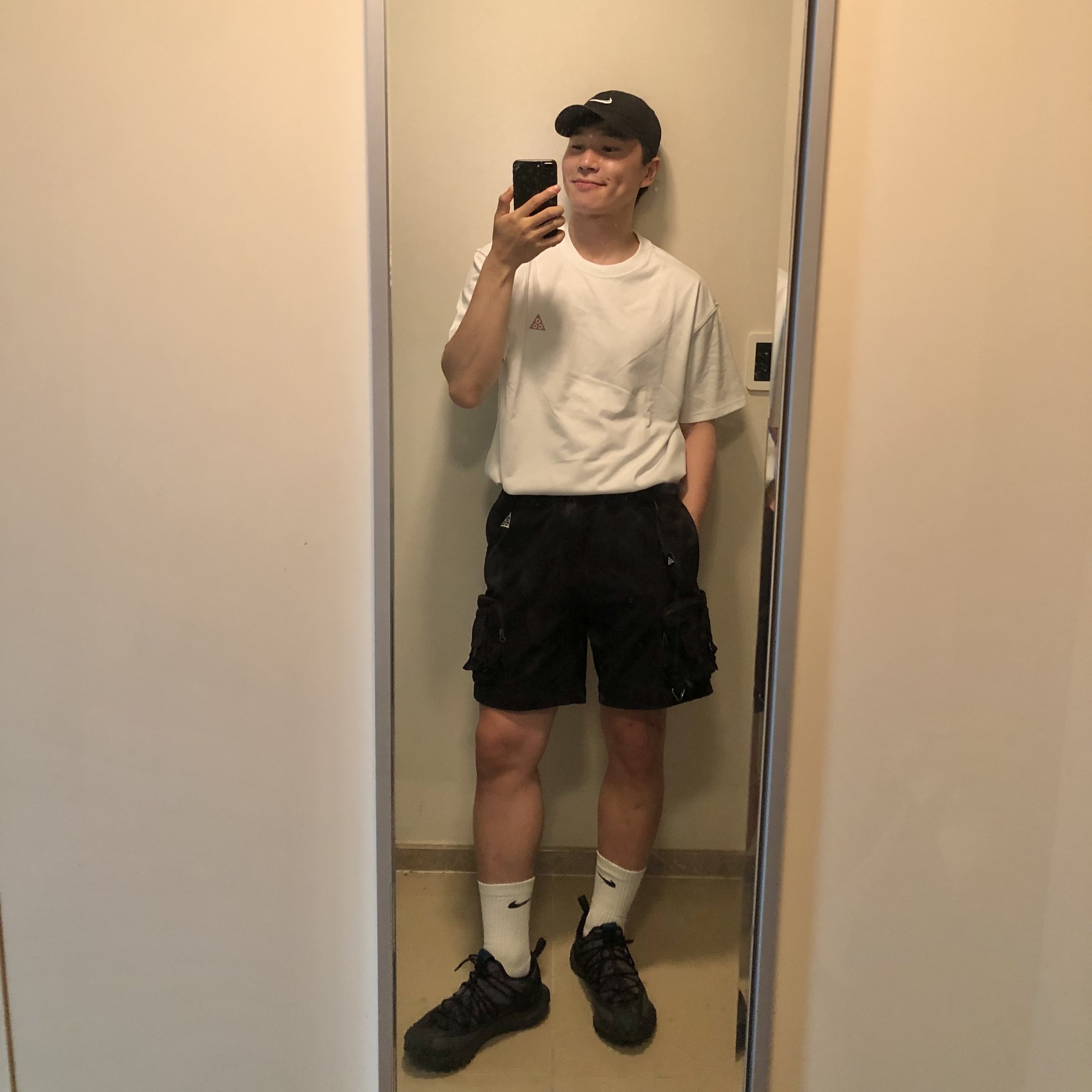 Nike ACG Mountain Fly Low Black, Nike ACG Cargo Shorts Black - Asia 착용 스타일