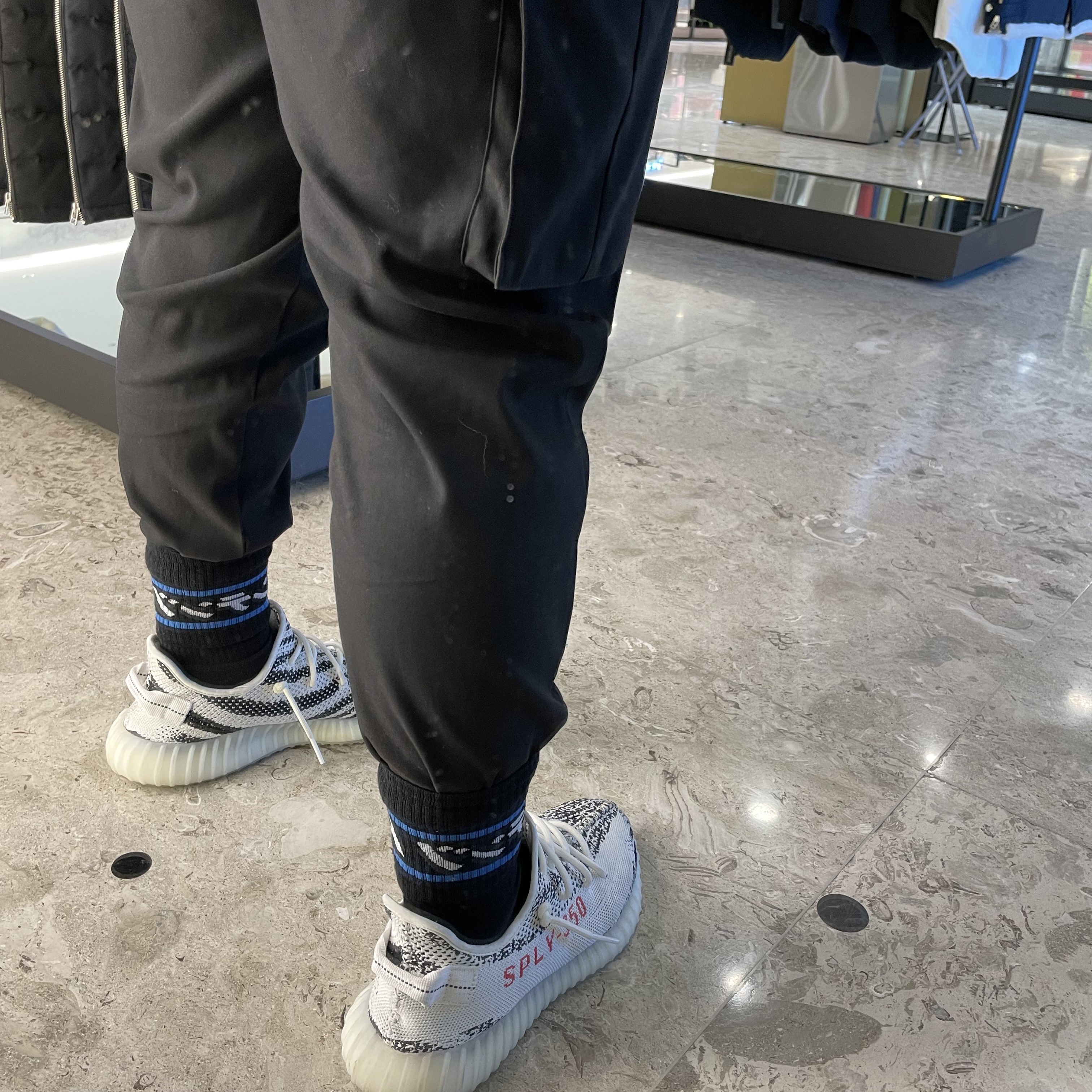 Adidas Yeezy Boost 350 V2 Zebra 2017/2019/2020 착용 스타일 - 1
