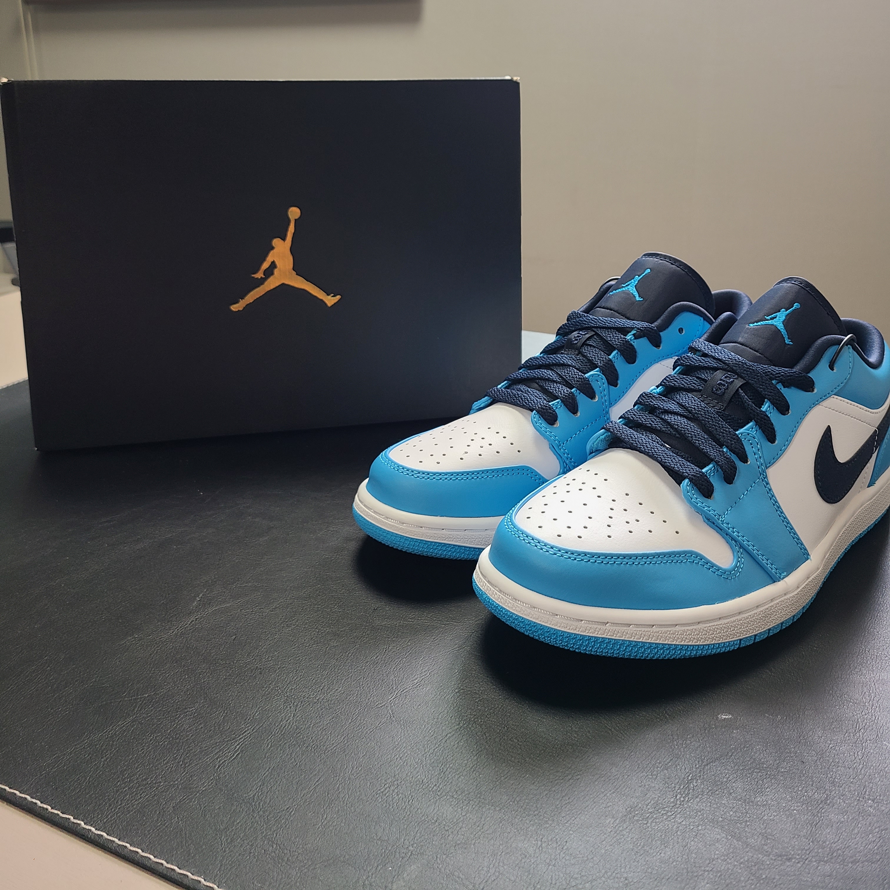 Jordan 1 Low Dark Powder Blue 착용 스타일