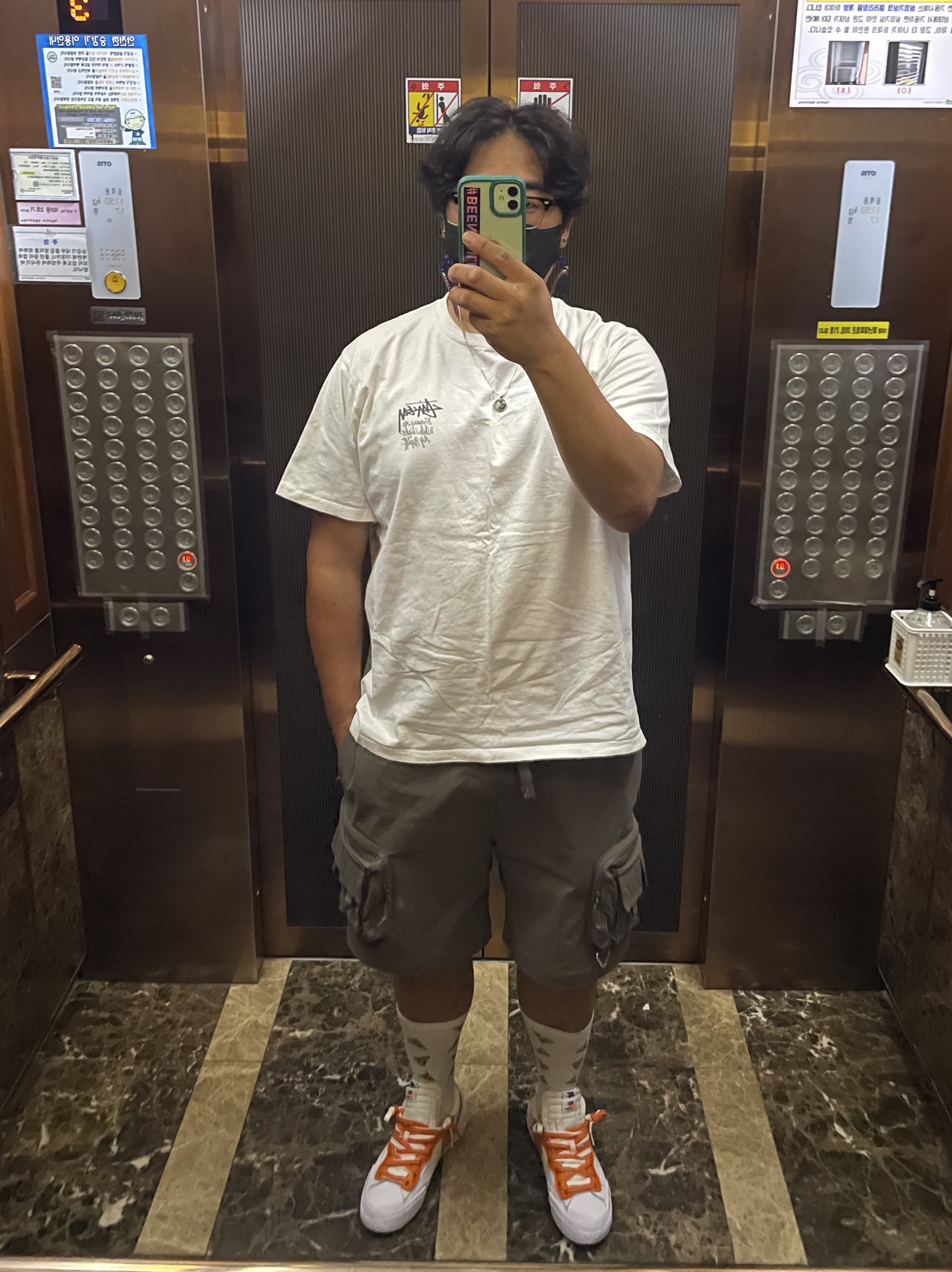 Nike x Sacai Blazer Low Magma Orange, Nike ACG Cargo Shorts Ironstone - Asia 착용 스타일
