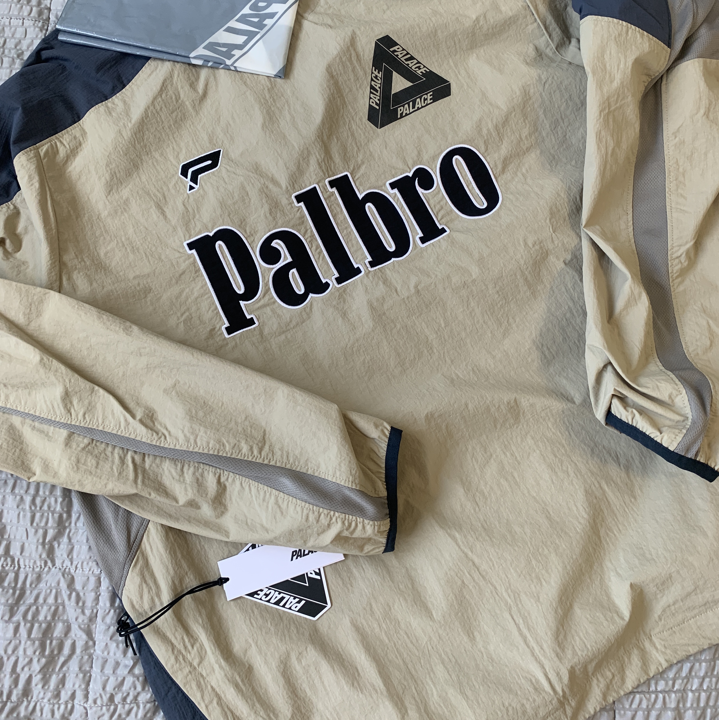 Palace Sports Shell Crew Tan - 21SS 착용 스타일 - 2