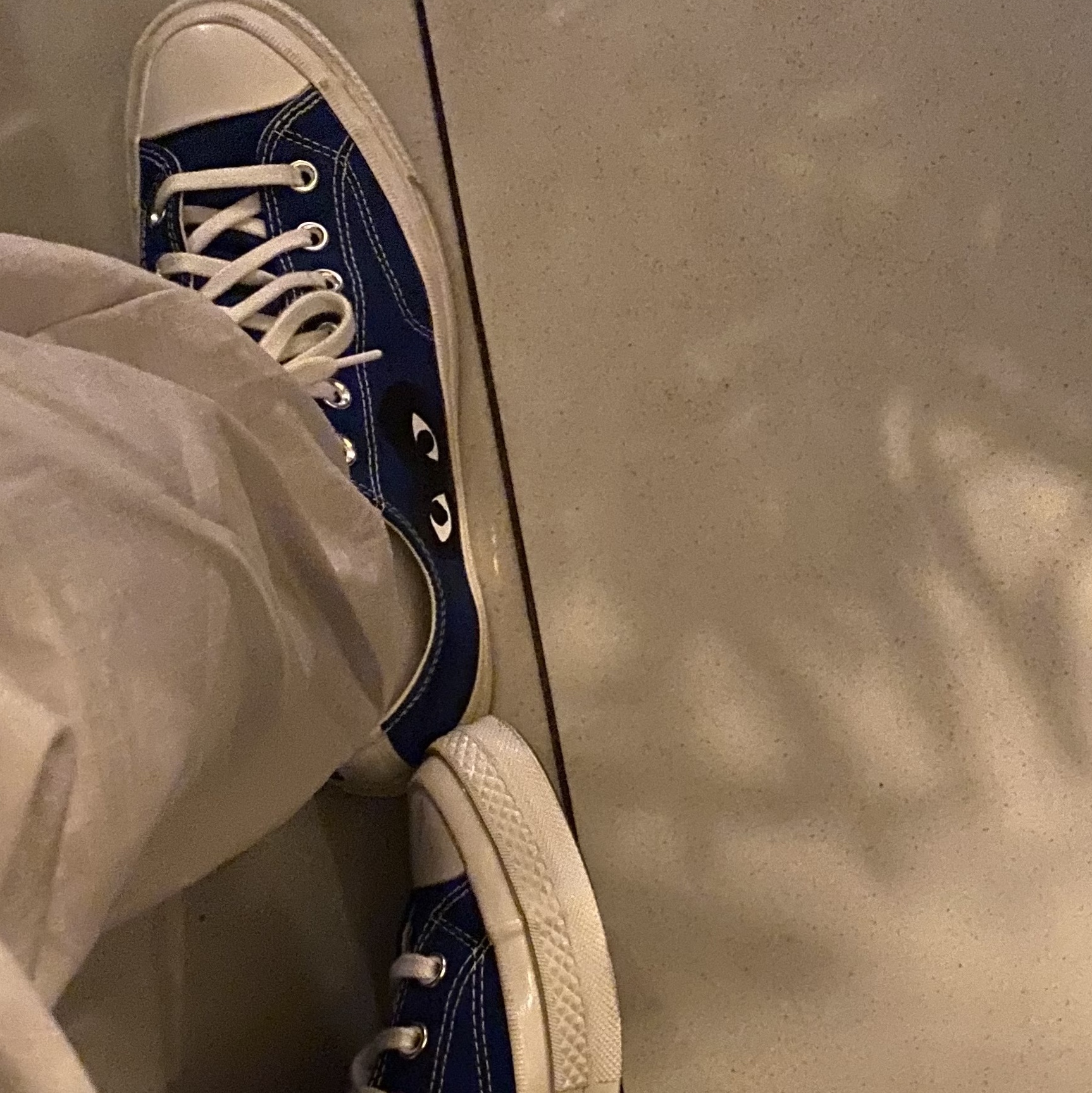 Converse x Play Comme des Garcons Chuck 70 Ox Blue Quartz 착용 스타일 - 1