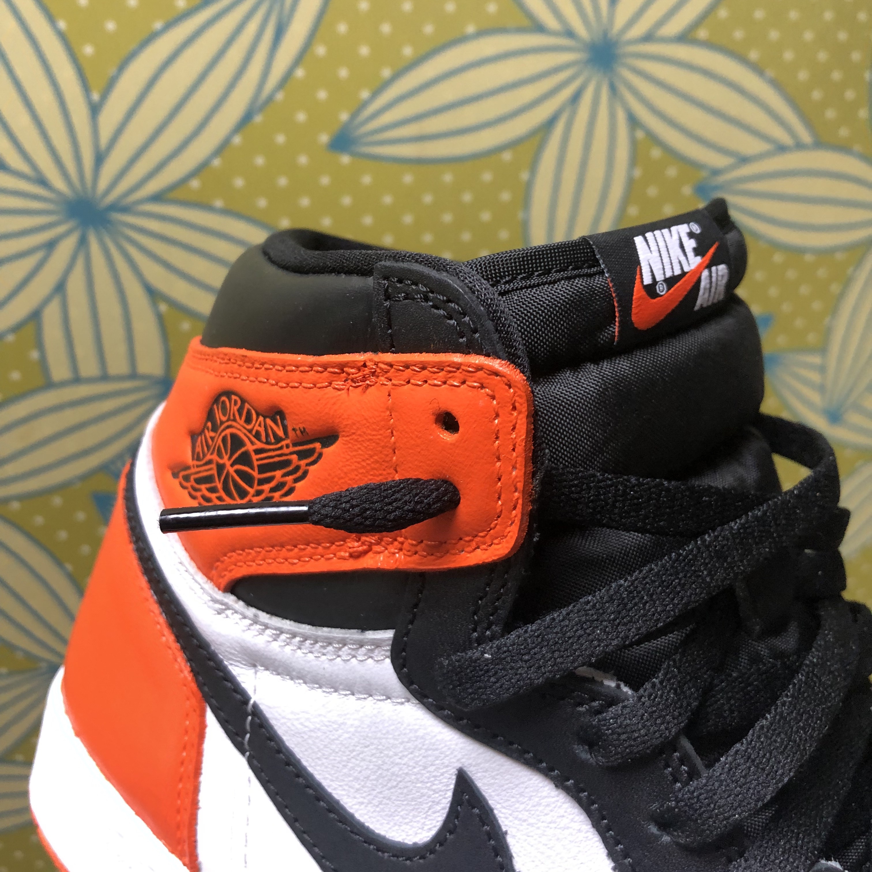 Jordan 1 Retro High OG Electro Orange 착용 스타일