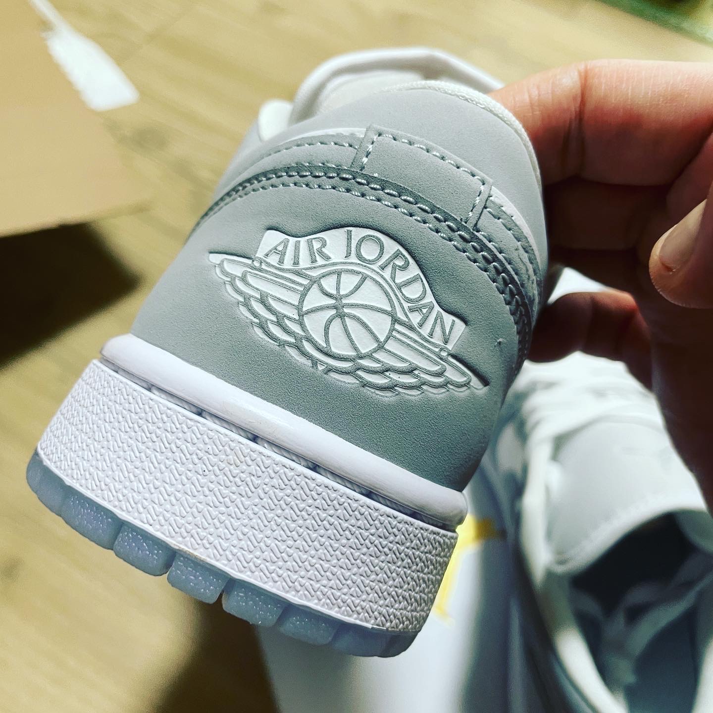 (W) Jordan 1 Low White Wolf Grey 착용 스타일 - 5