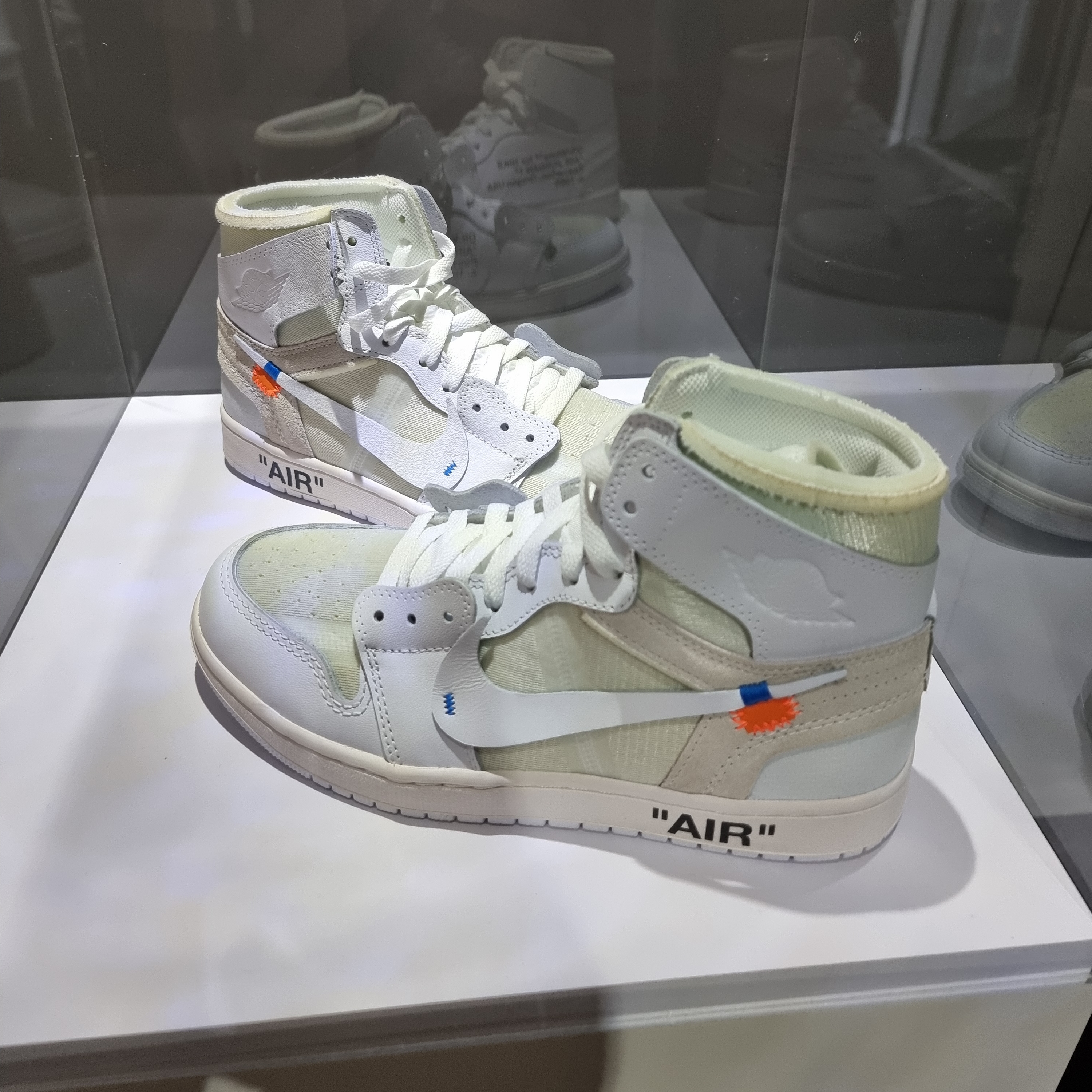 Jordan 1 x Off-White Retro High Chicago The Ten 착용 스타일