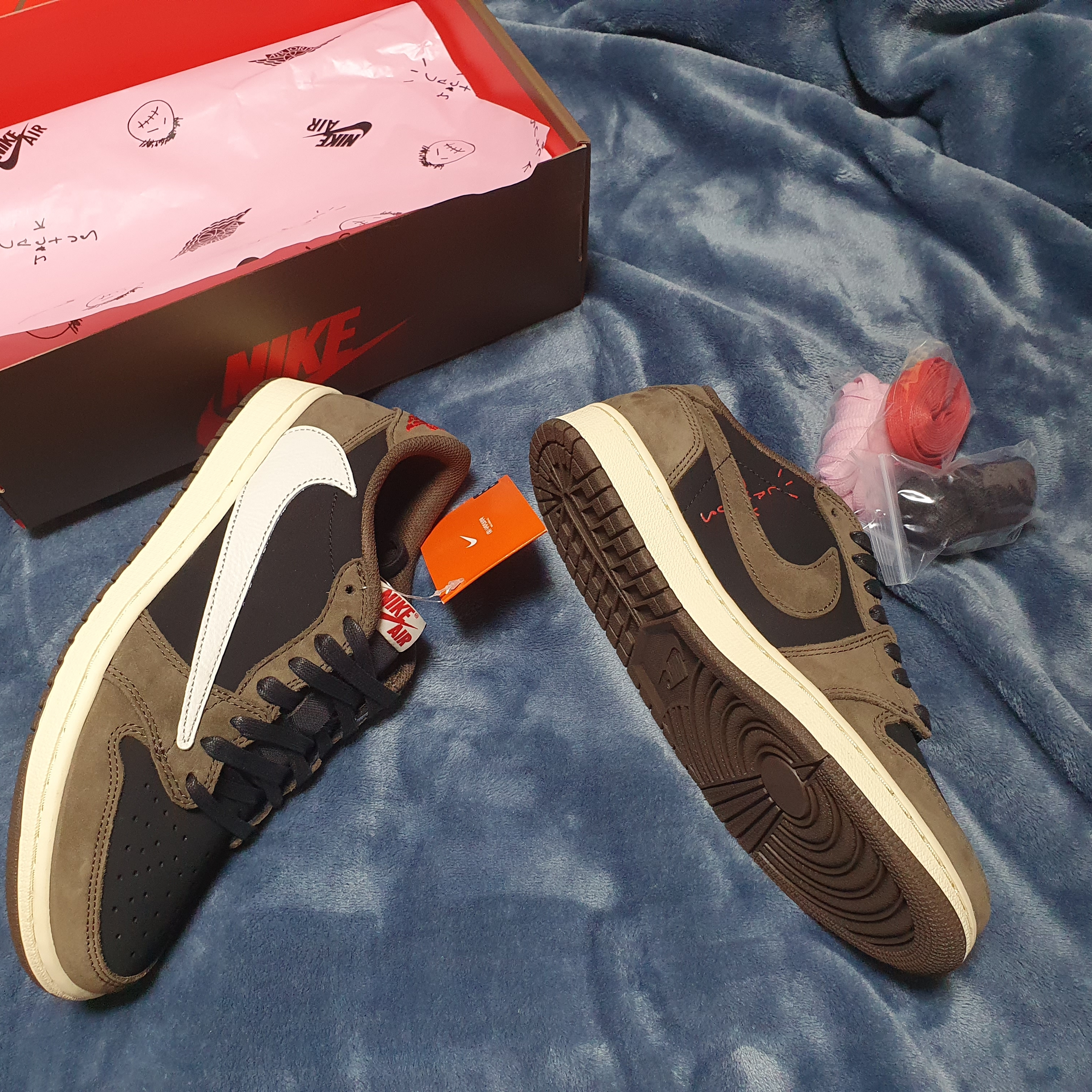 Jordan 1 x Travis Scott Retro Low OG SP Mocha 착용 스타일