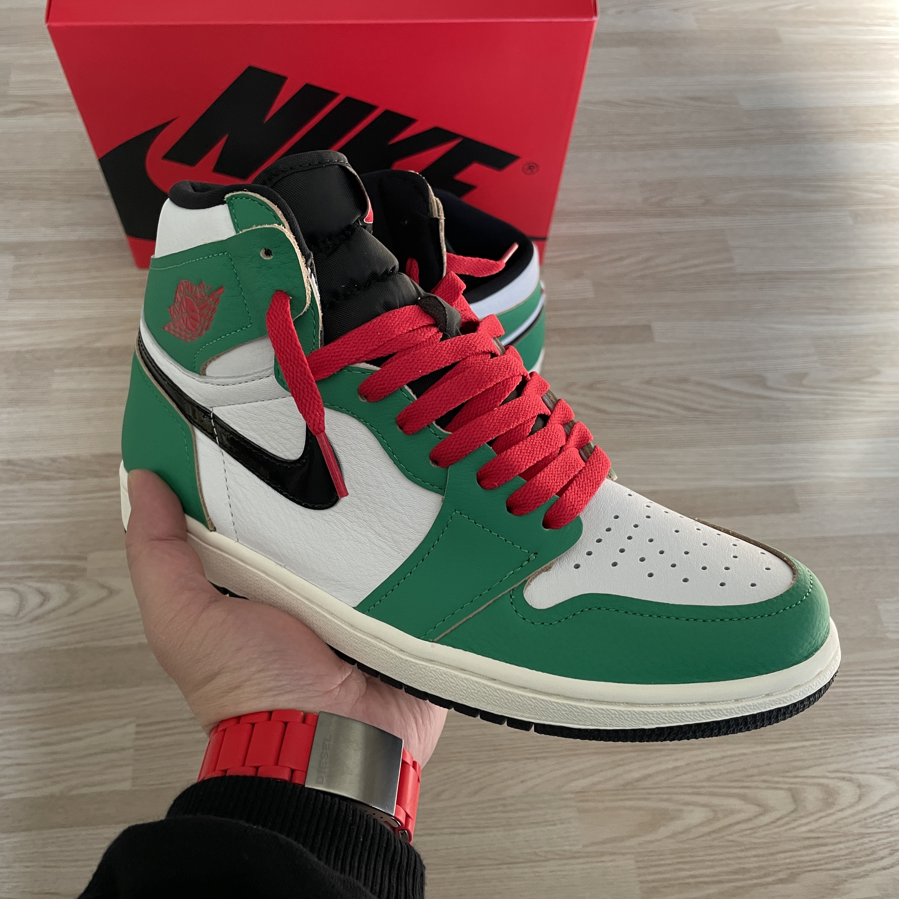 (W) Jordan 1 Retro High OG Lucky Green 착용 스타일 - 1