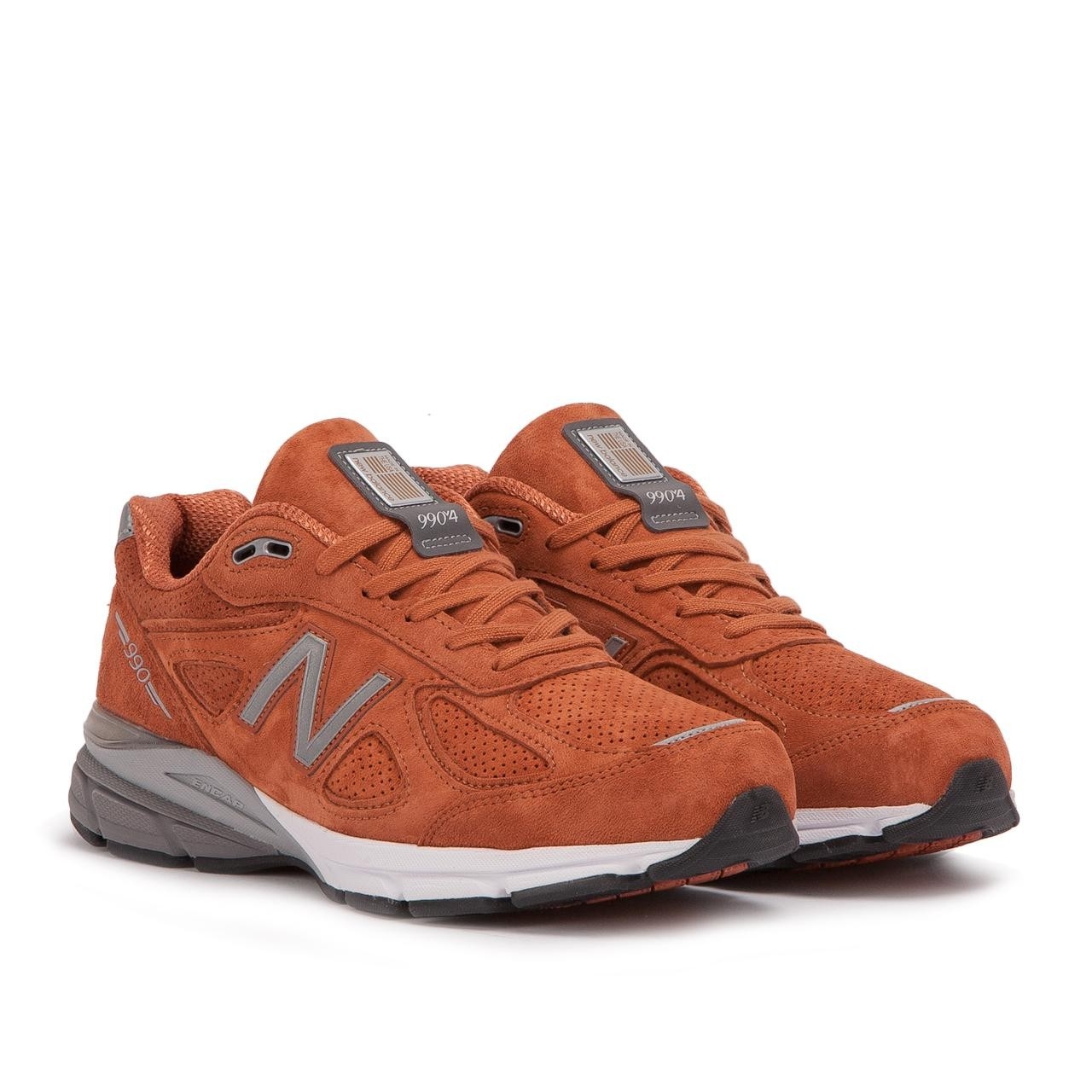 New Balance x Salehe Bembury 2002R Peace Be the Journey, New Balance 990v4 Made in USA Jupiter Orange - D Standard 착용 스타일 - 3