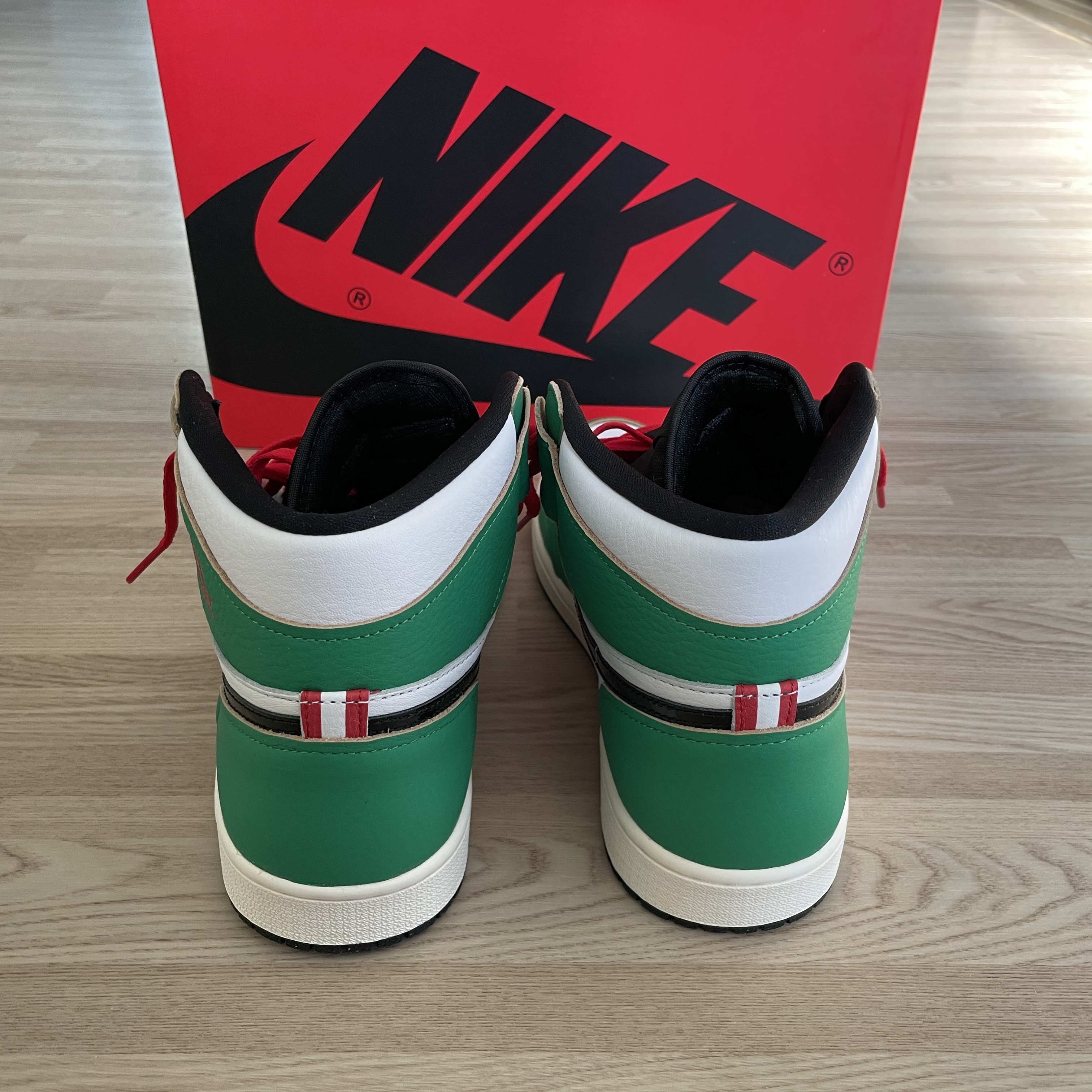 (W) Jordan 1 Retro High OG Lucky Green 착용 스타일 - 3