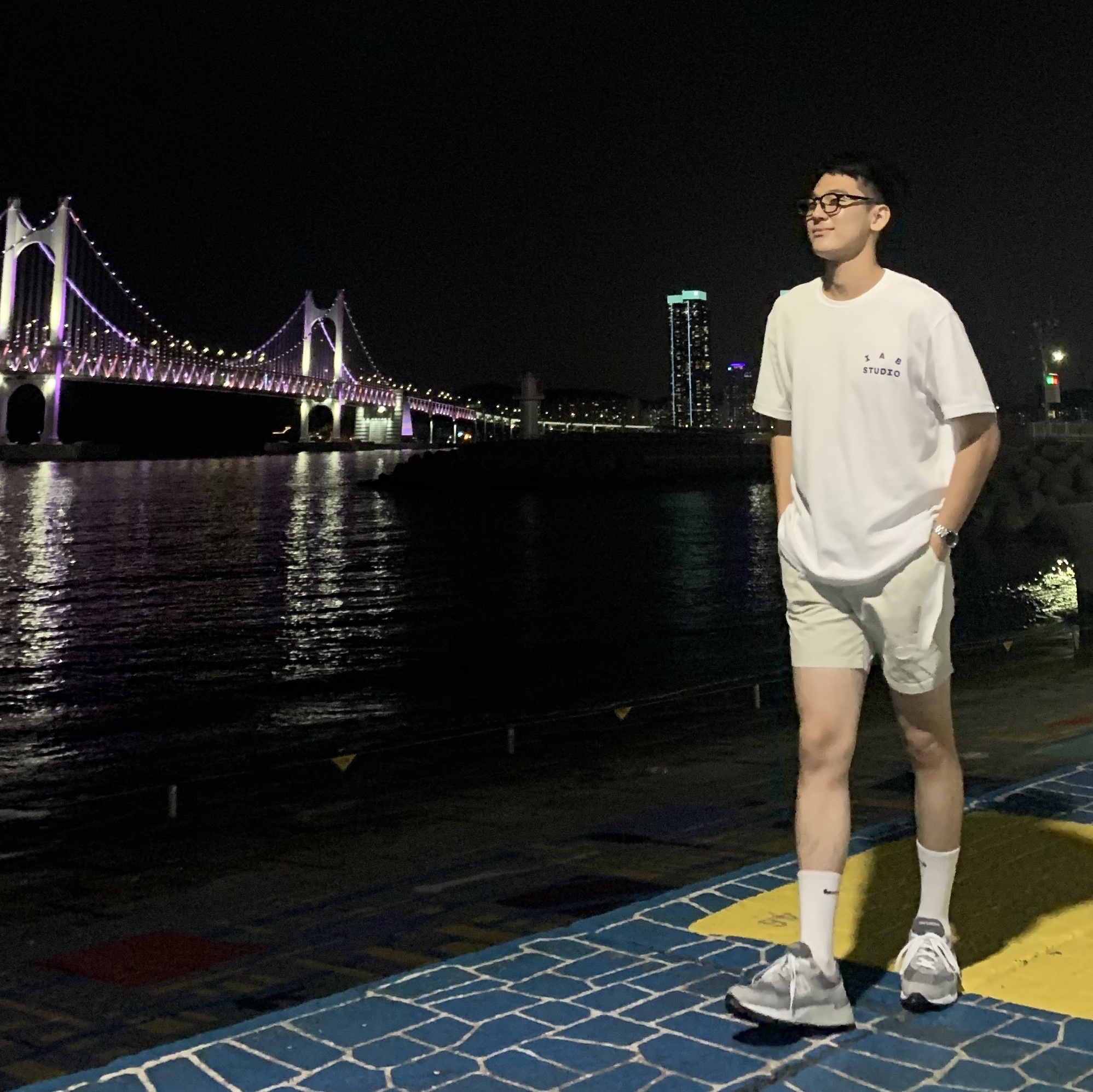 IAB Studio T-Shirt White, New Balance 992 Made in USA Grey - D Standard 착용 스타일