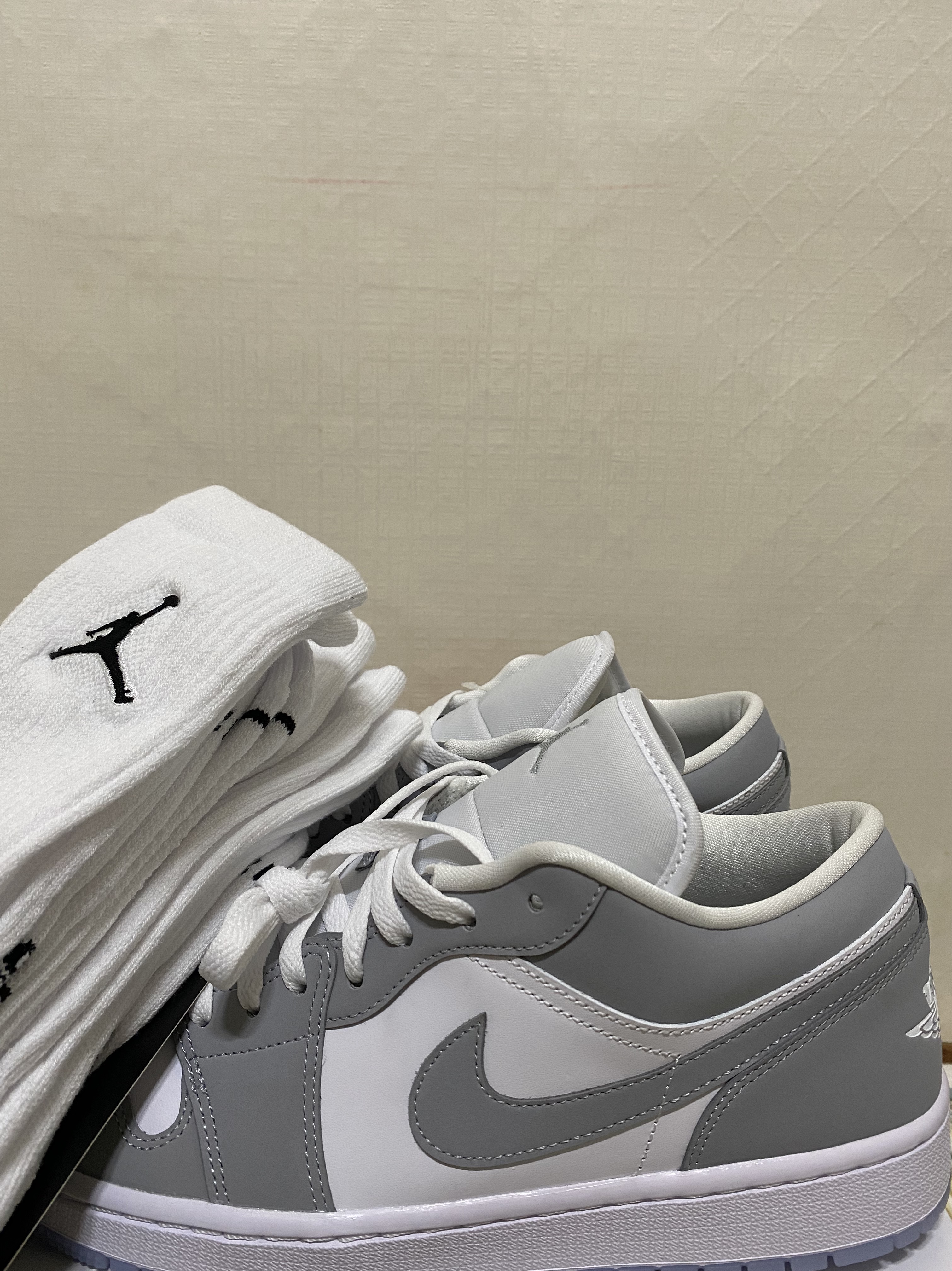 (W) Jordan 1 Low White Wolf Grey 착용 스타일 - 1