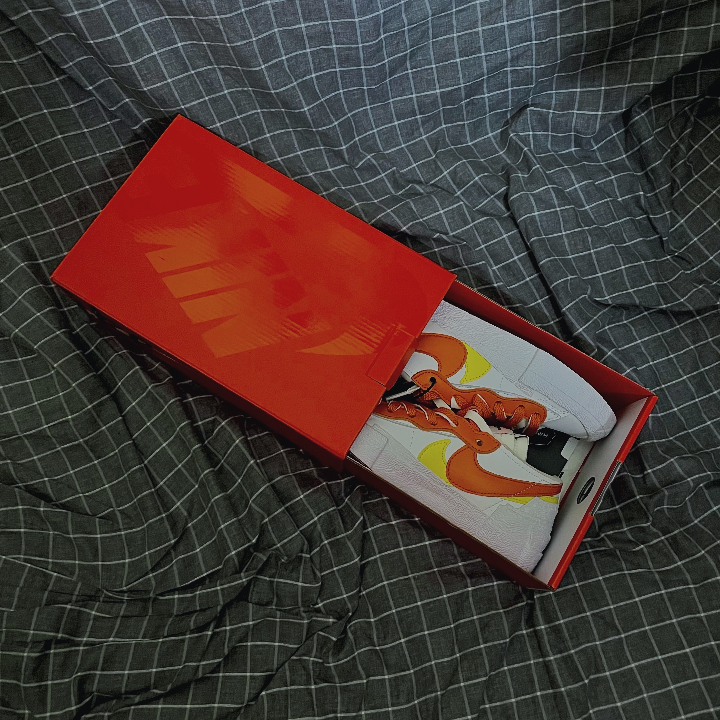 Nike x Sacai Blazer Low Magma Orange 착용 스타일 - 2