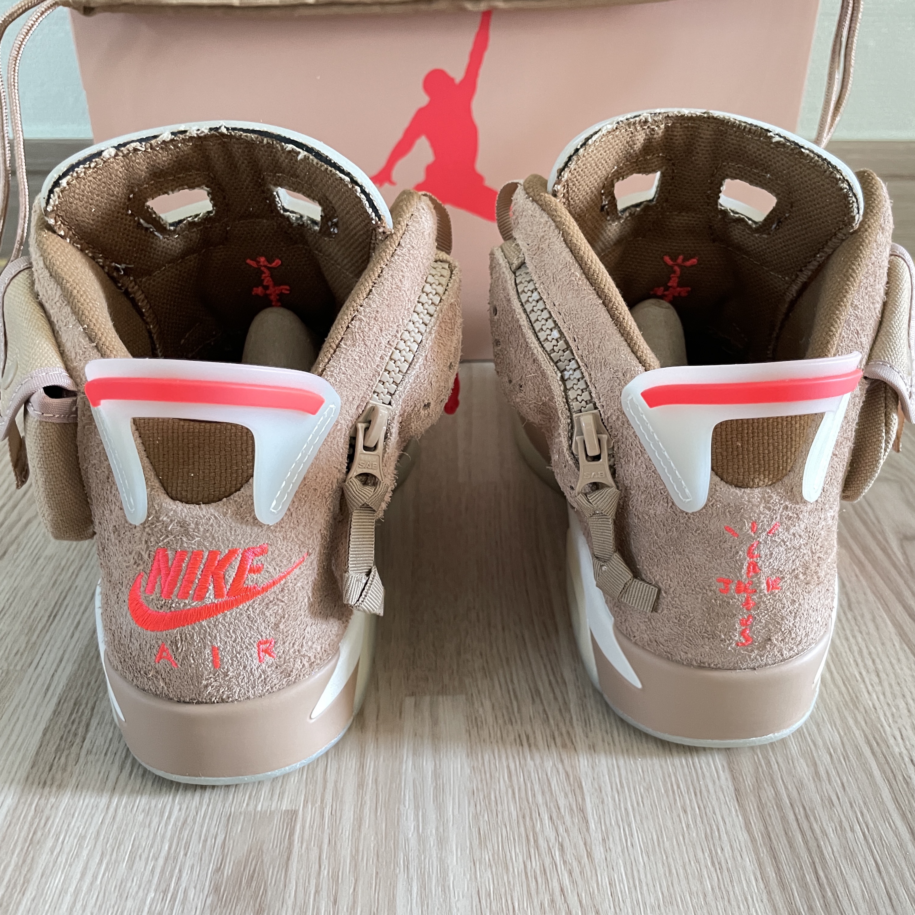 Jordan 6 x Travis Scott Retro SP British Khaki 착용 스타일 - 3