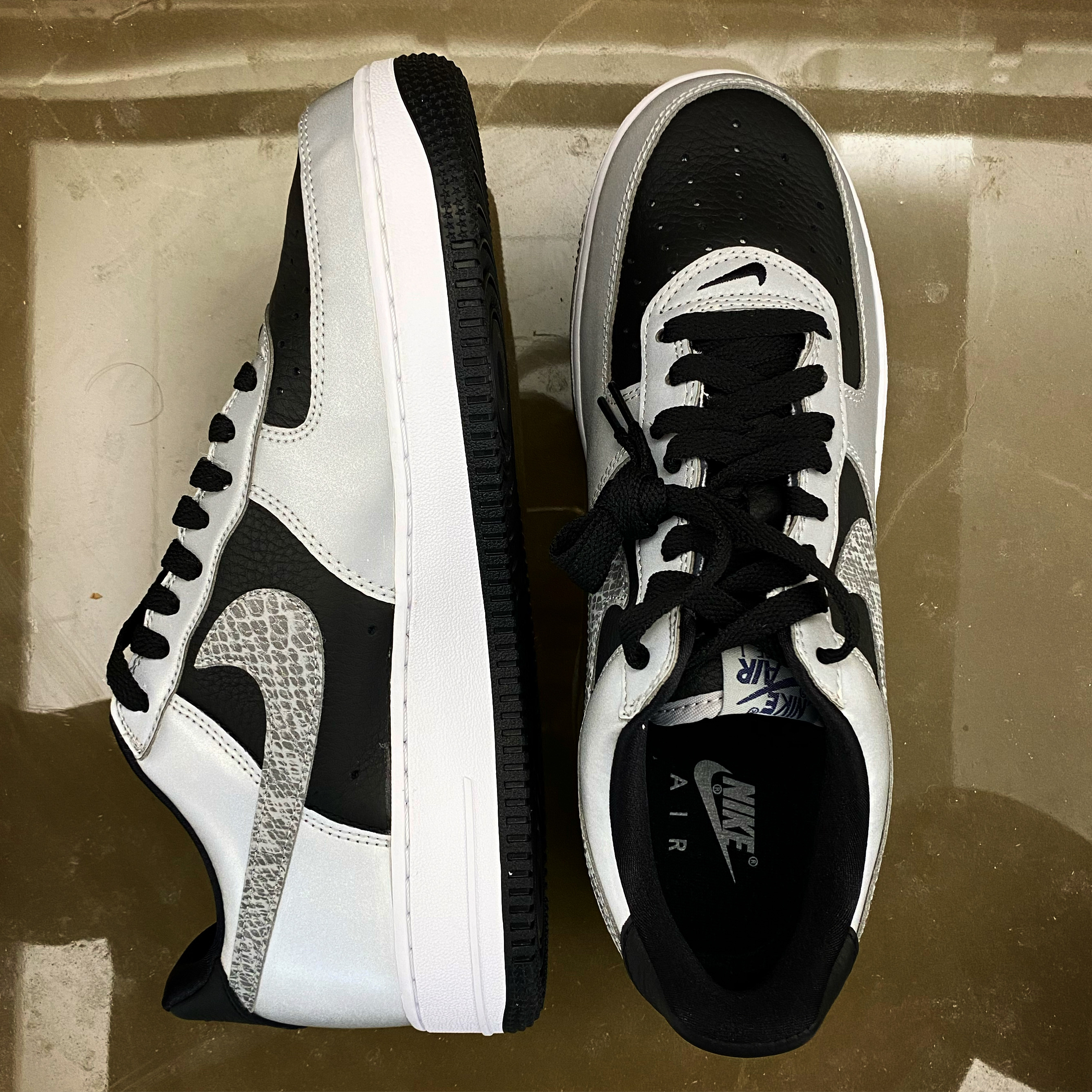Nike Air Force 1 B Silver Snake 착용 스타일